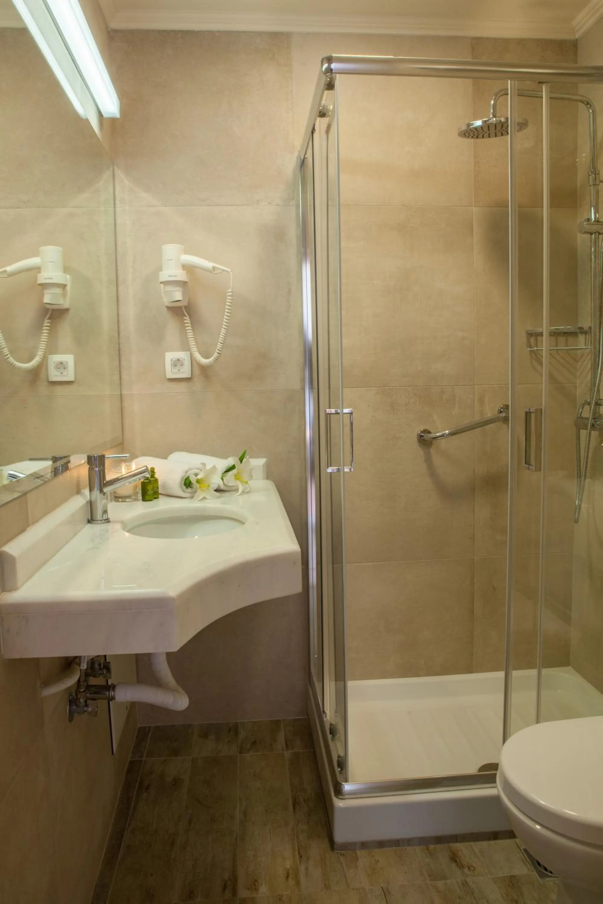 Shower in Pitsakis Hotel