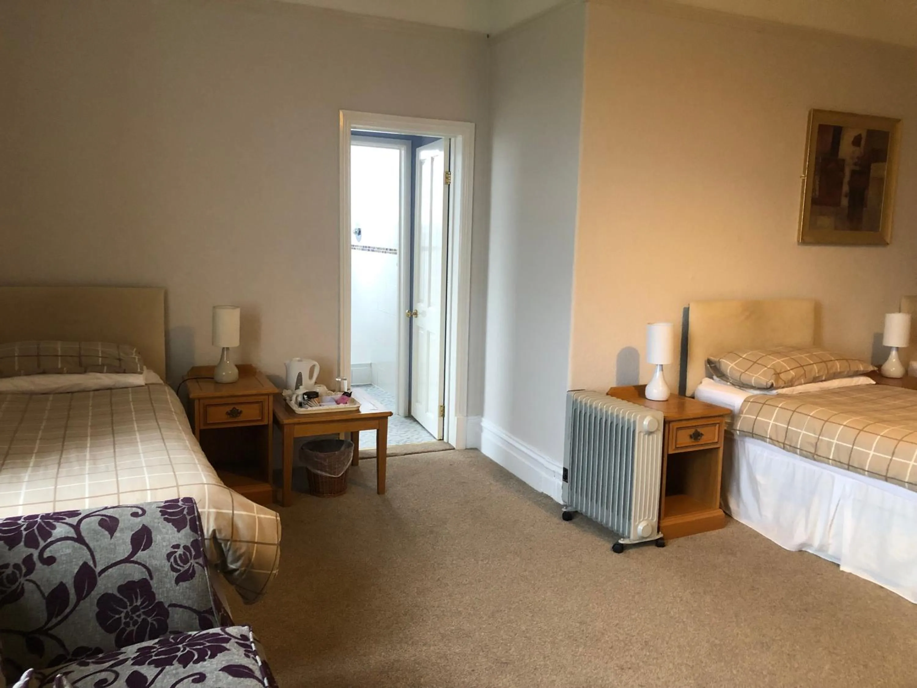 Bedroom, Bed in Highland Moors