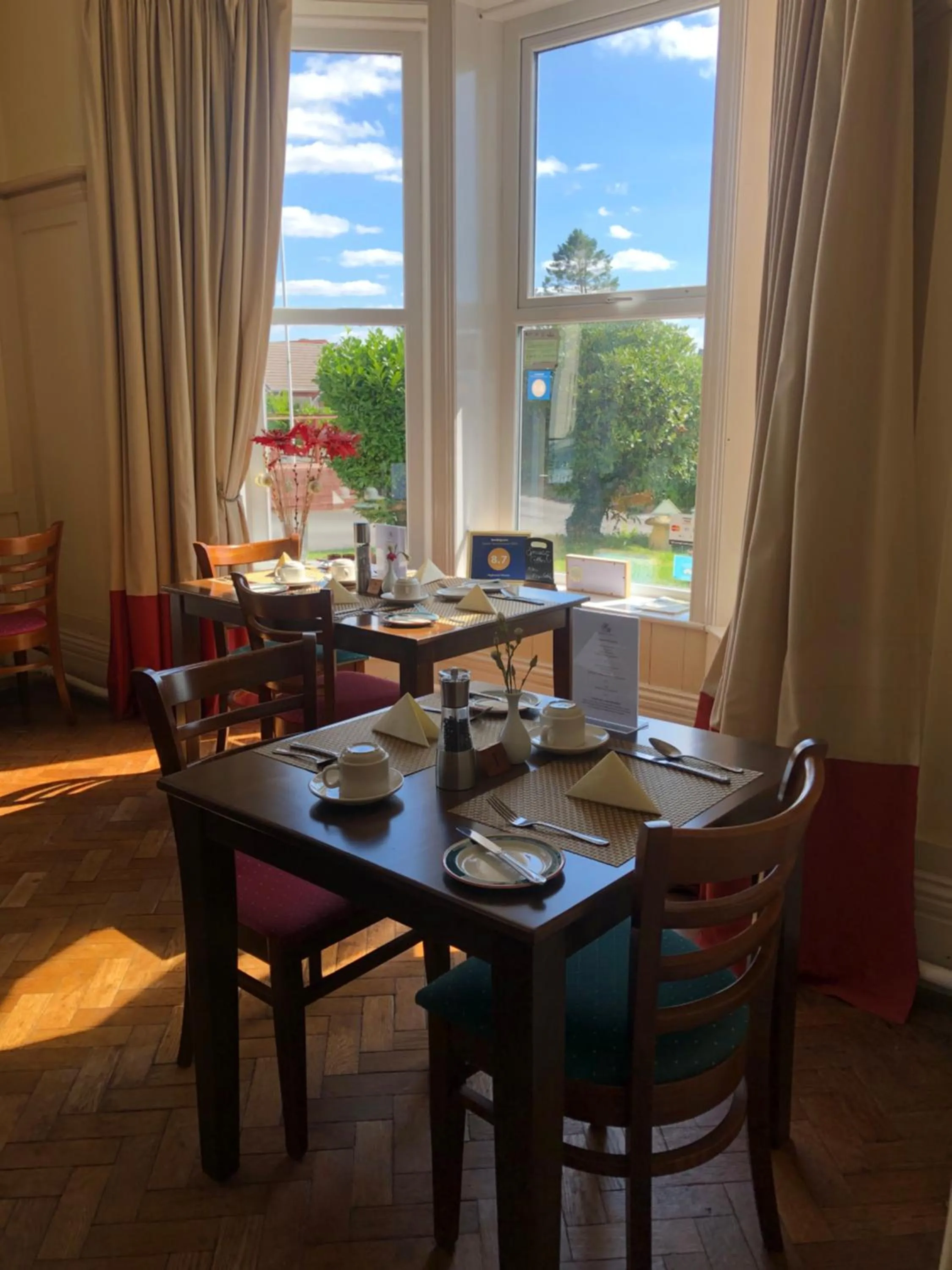 Restaurant/places to eat in Highland Moors