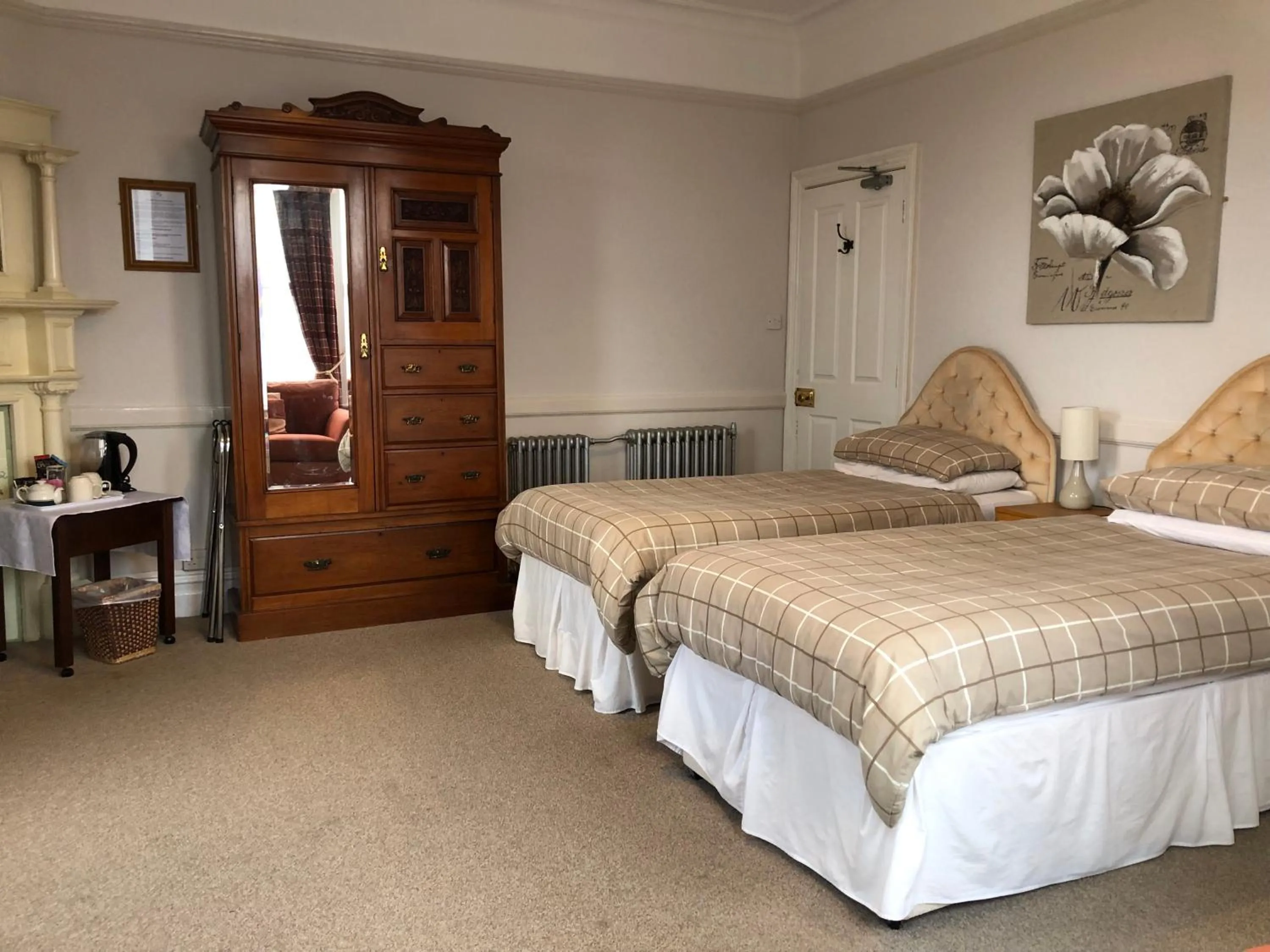 Bedroom, Bed in Highland Moors