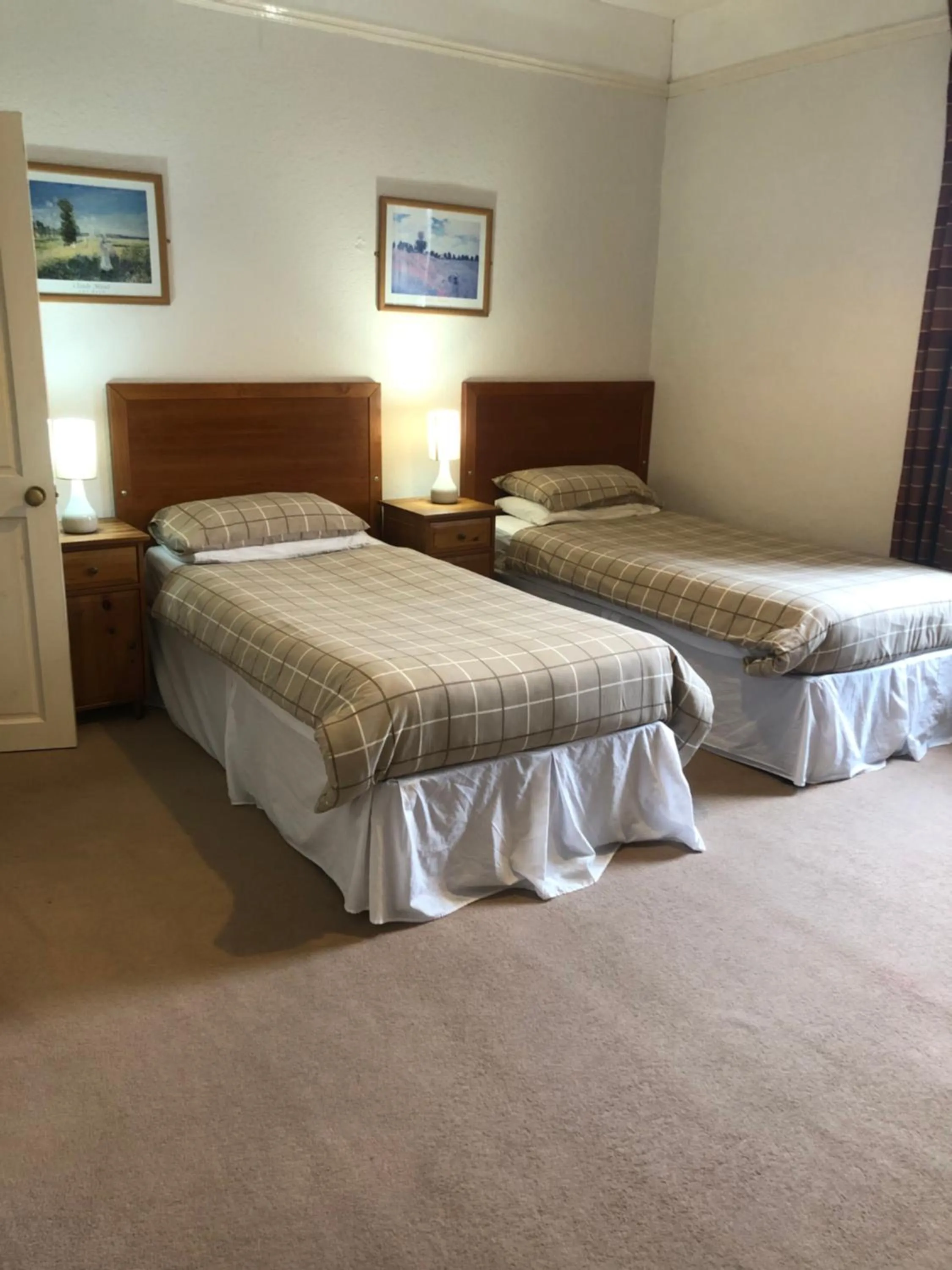 Bedroom, Bed in Highland Moors