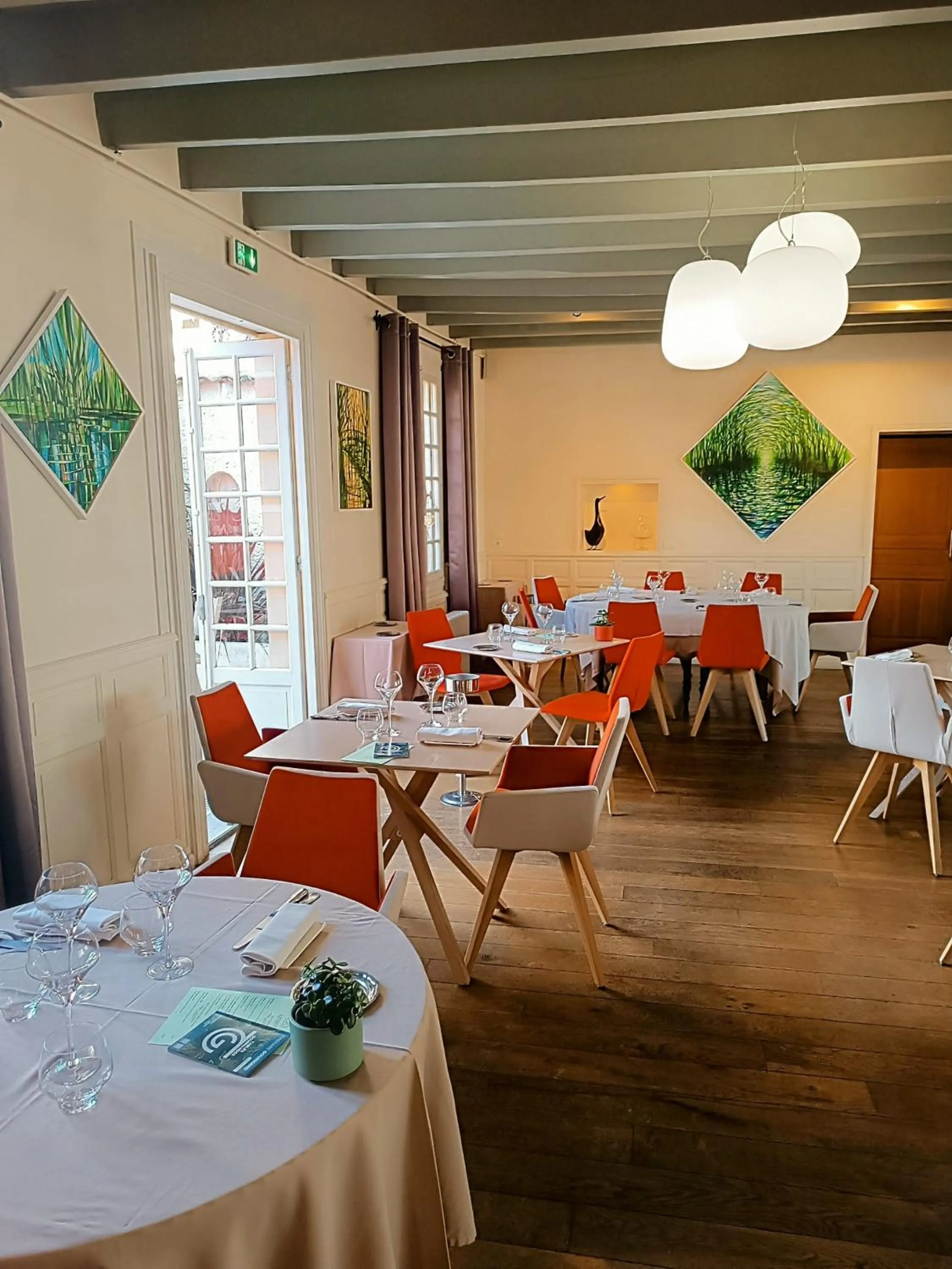 Restaurant/places to eat in Logis Hôtel Le Central