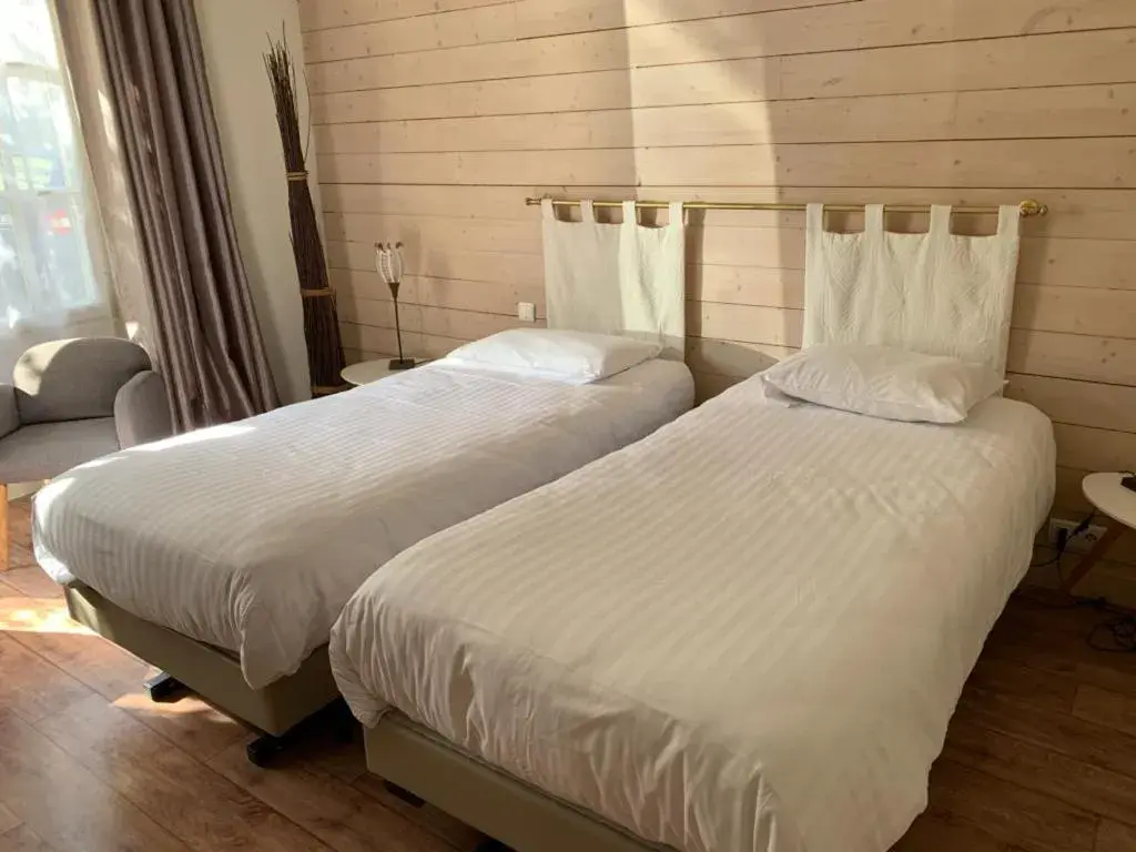 Comfort Triple Room in Logis Hôtel Le Central Comfort Triple Room in Logis Hôtel Le Central