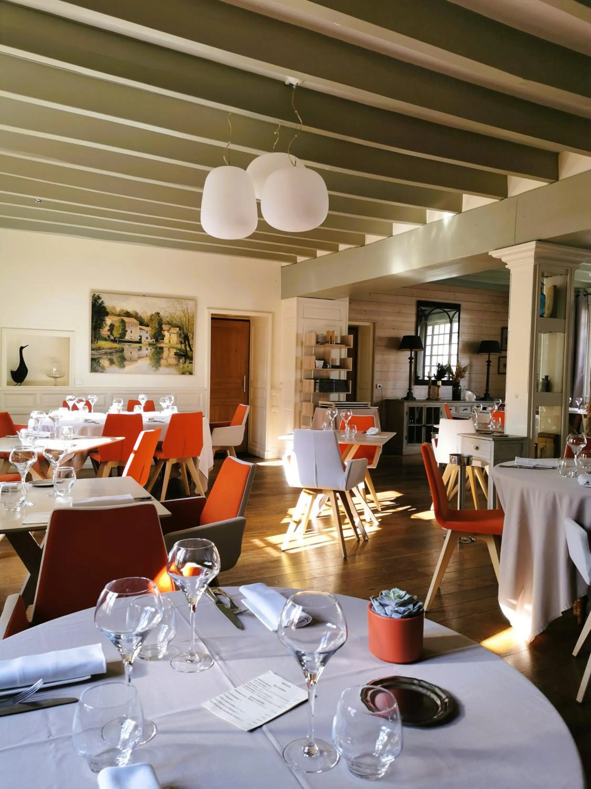 Restaurant/places to eat in Logis Hôtel Le Central