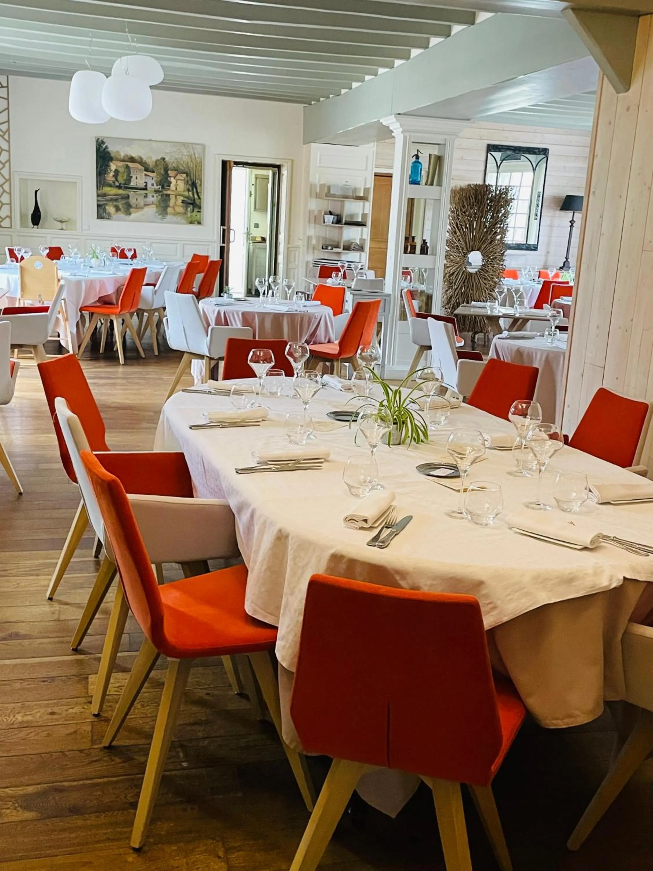 Restaurant/places to eat in Logis Hôtel Le Central