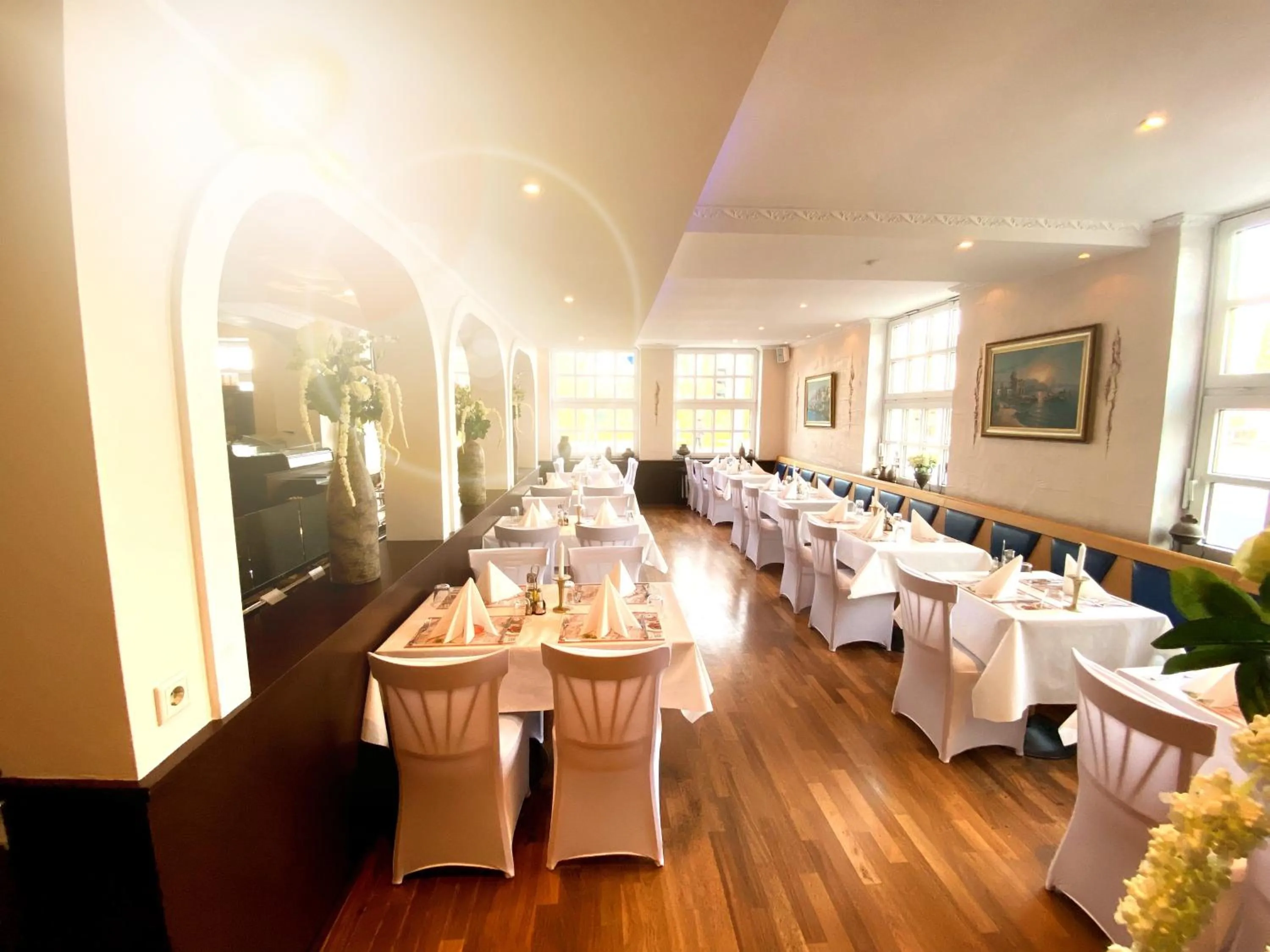 Restaurant/places to eat in Hotel Kolossos Düsseldorf - Neuss