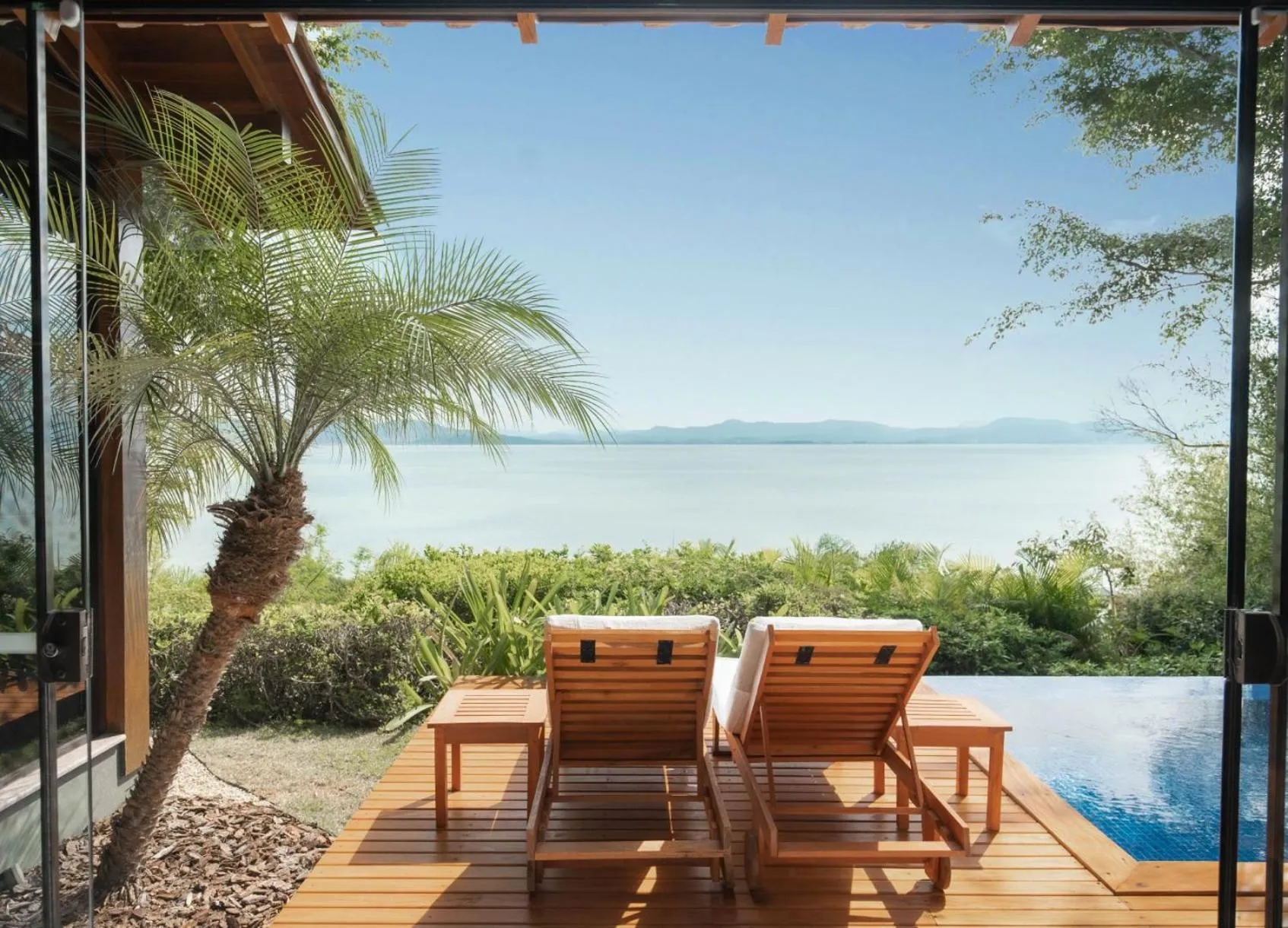 Photo of the whole room in Ponta dos Ganchos