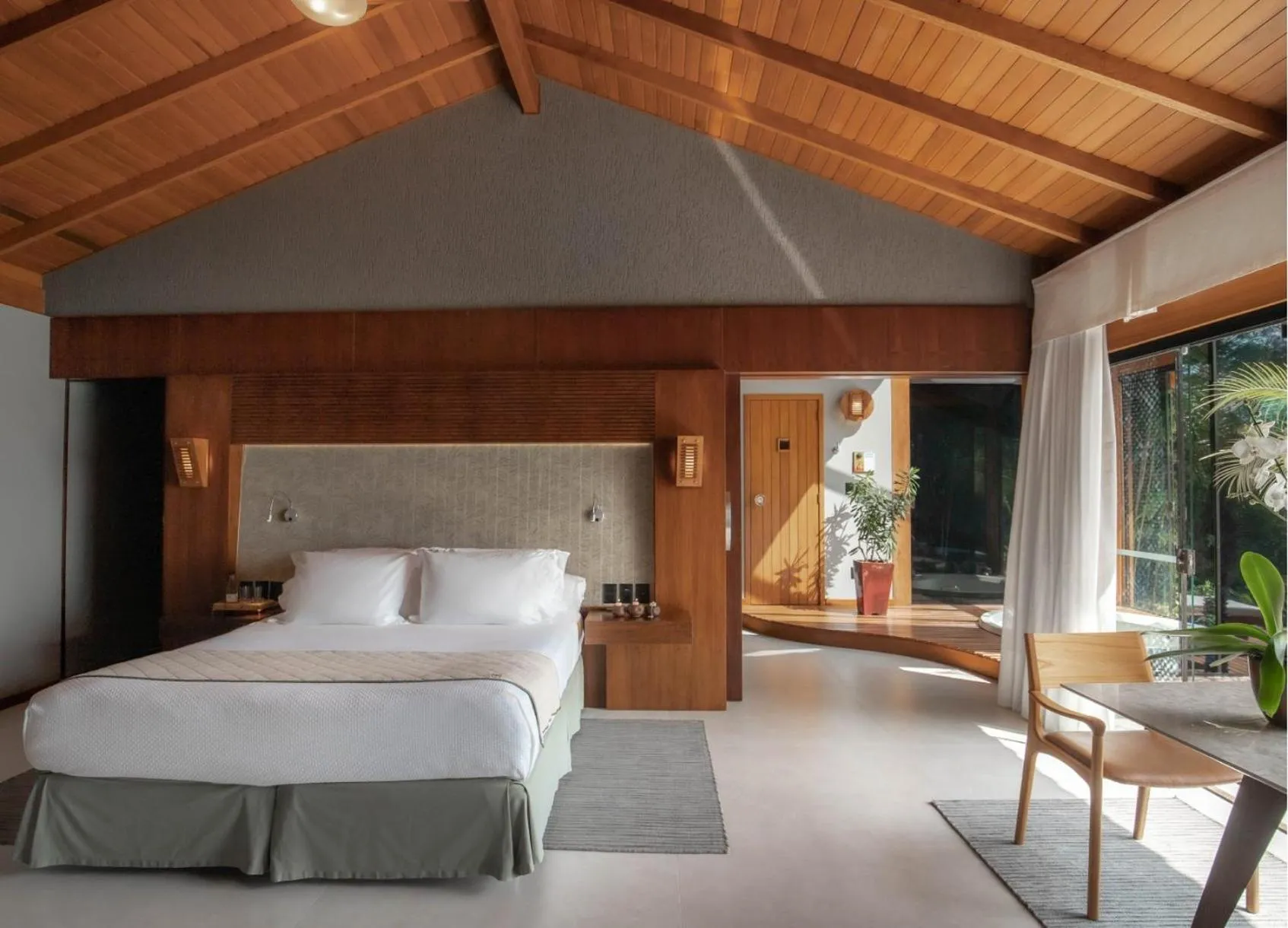 Photo of the whole room in Ponta dos Ganchos