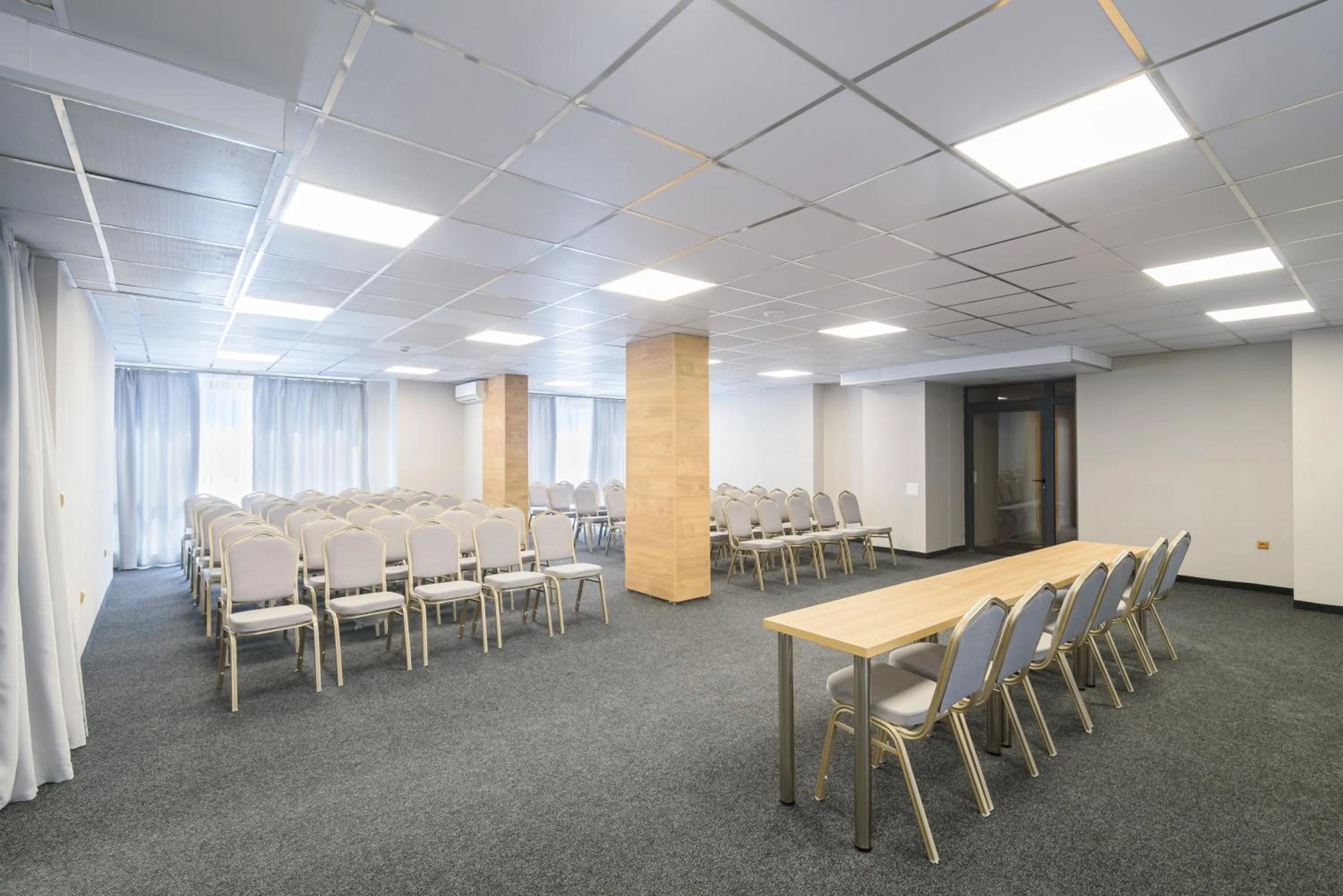 Property building in Avenue Hotel Deluxe