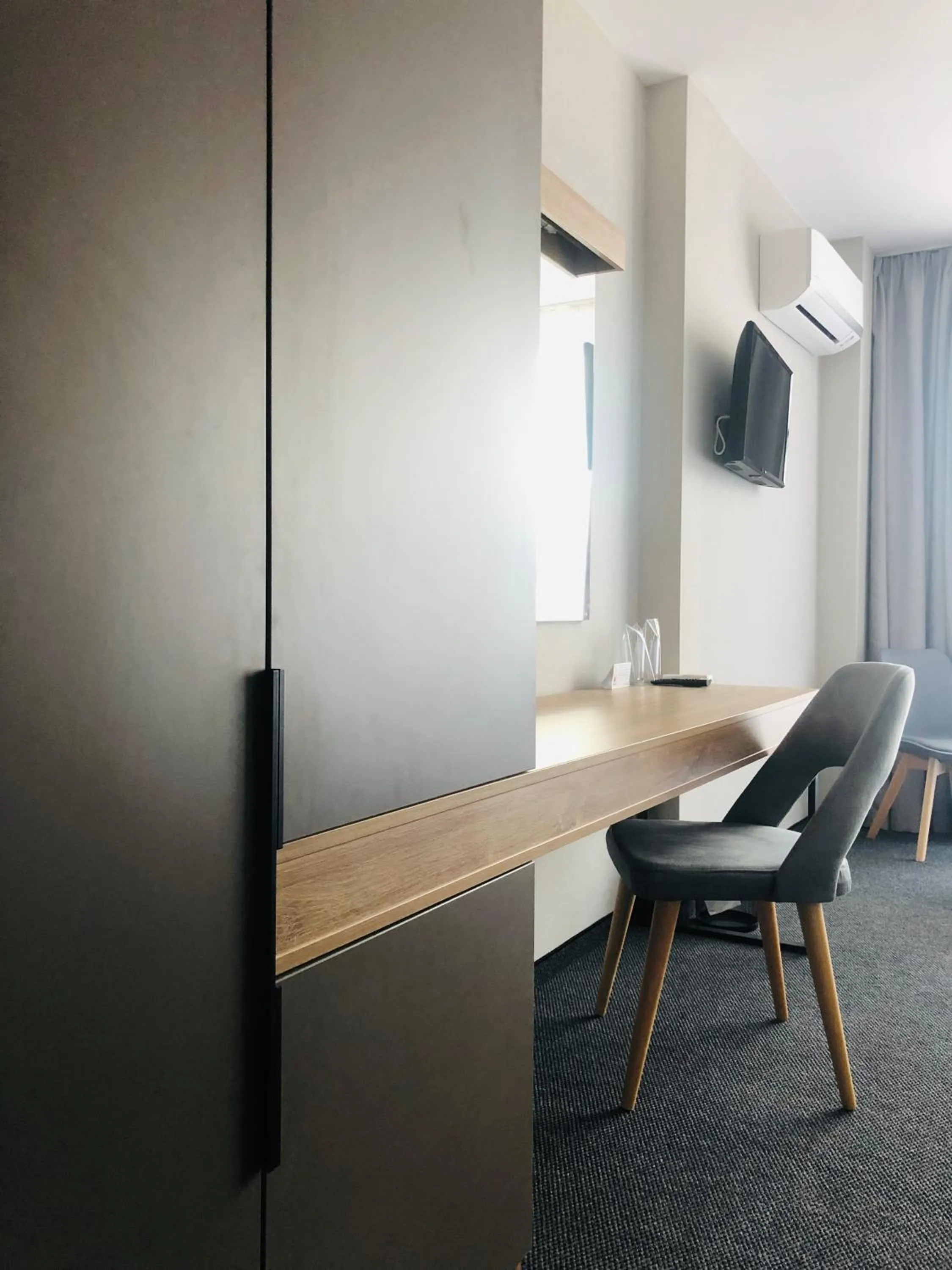 TV and multimedia in Avenue Hotel Deluxe