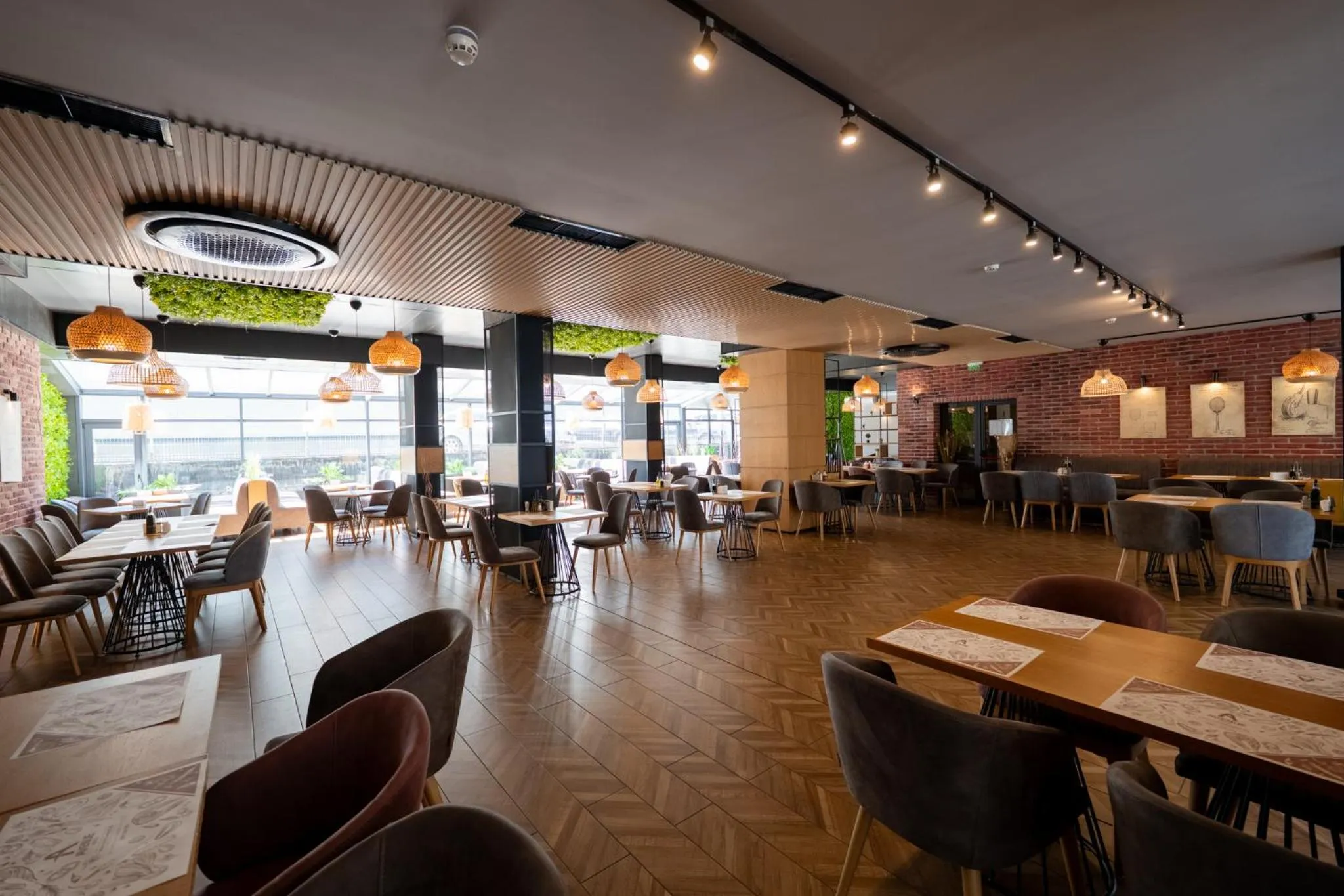 Restaurant/places to eat in Avenue Hotel Deluxe