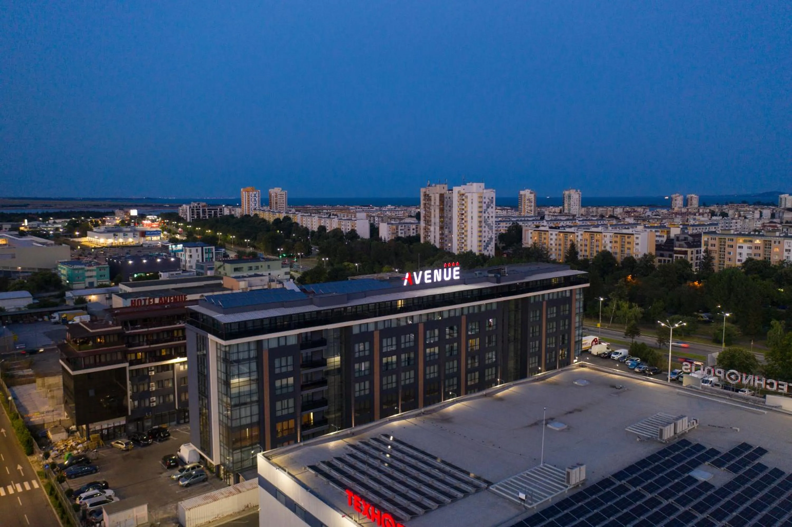 Property building in Avenue Hotel Deluxe