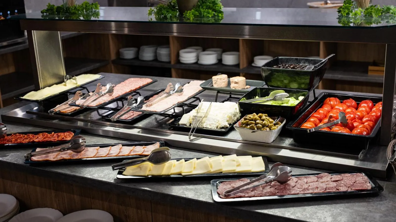 Buffet breakfast in Avenue Hotel Deluxe