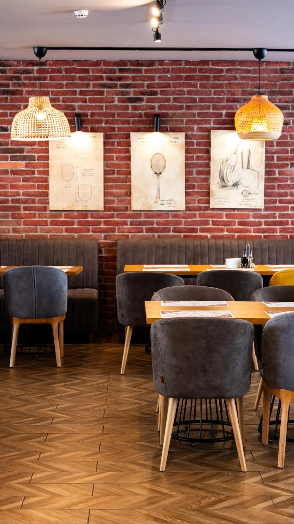 Restaurant/places to eat in Avenue Hotel Deluxe