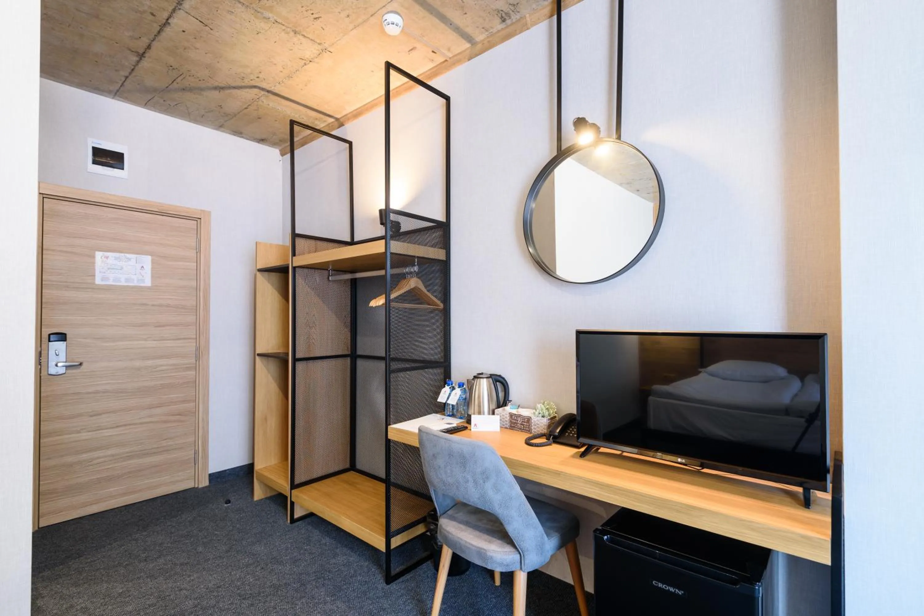 TV and multimedia in Avenue Hotel Deluxe