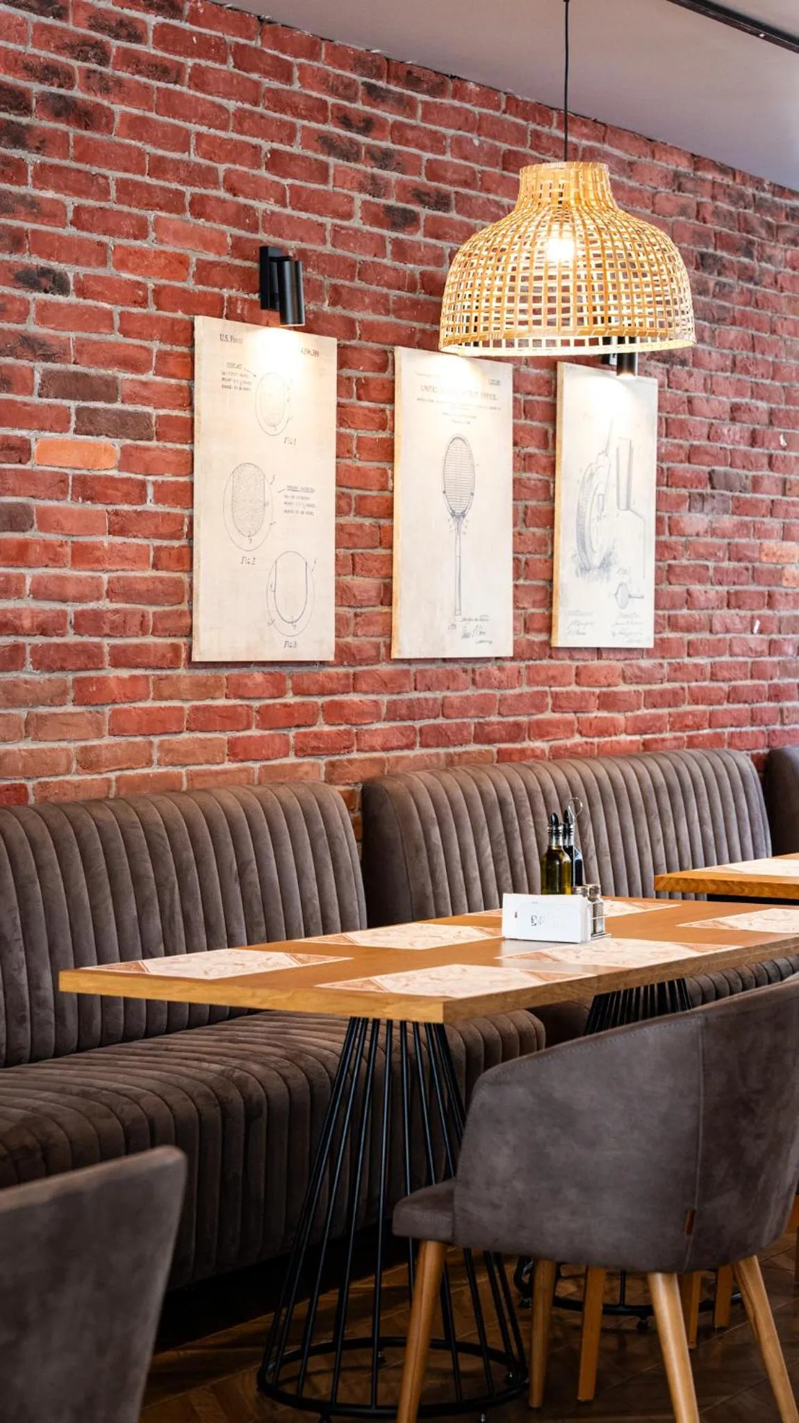 Restaurant/places to eat in Avenue Hotel Deluxe