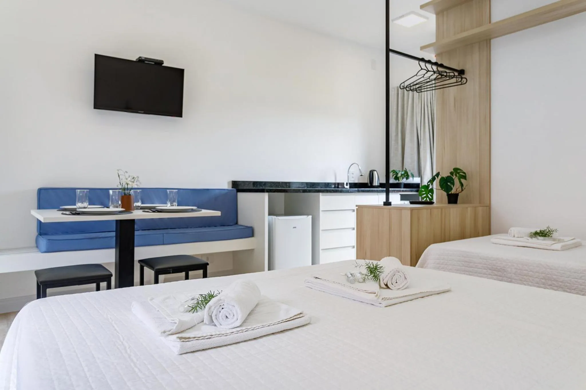 Bedroom, Bed in Elite Hotel