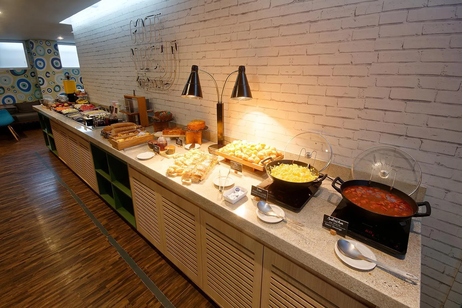 Buffet breakfast in Golden Tower Express Araraquara by Fênix Hotéis