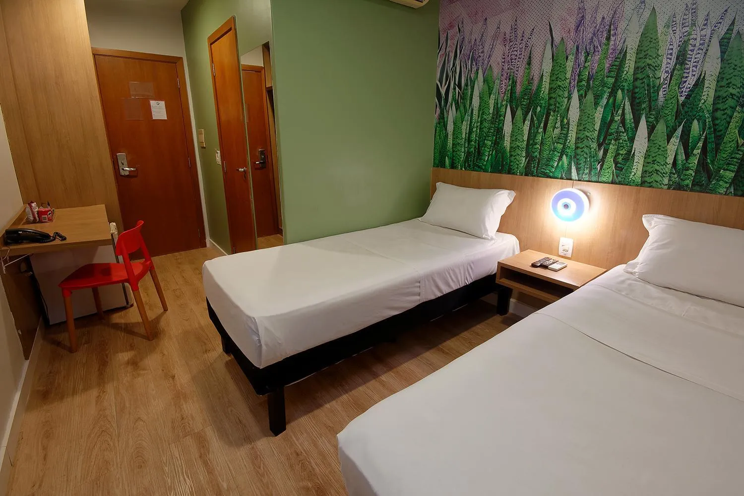 Photo of the whole room, Bed in Golden Tower Express Araraquara by Fênix Hotéis