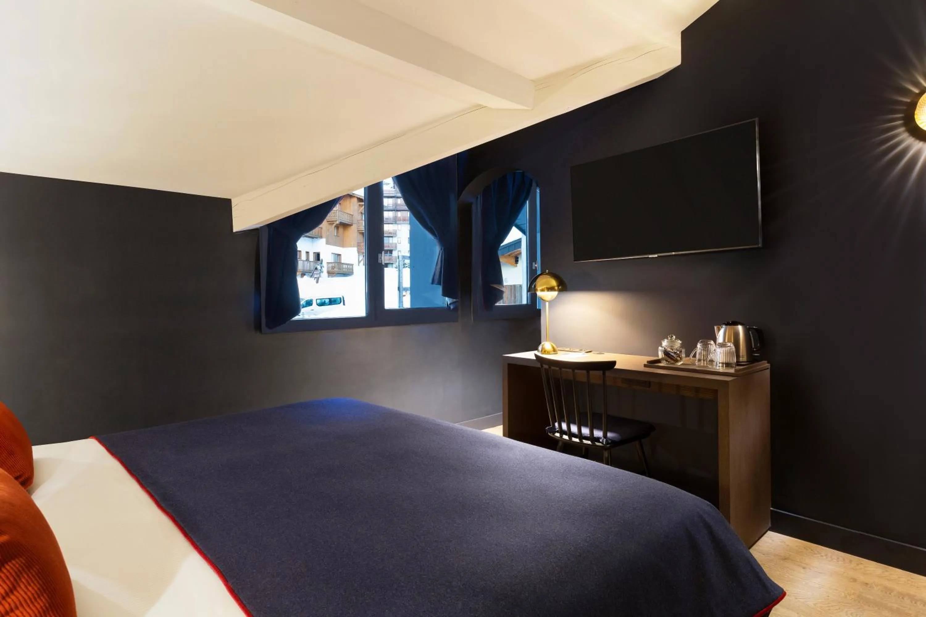 TV and multimedia, Bed in Hôtel Marielle