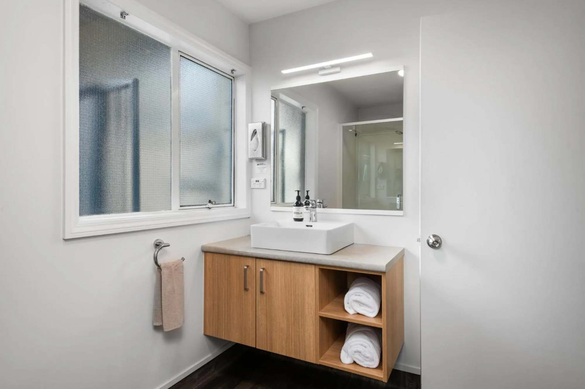 Bathroom in Panorama Motor Lodge