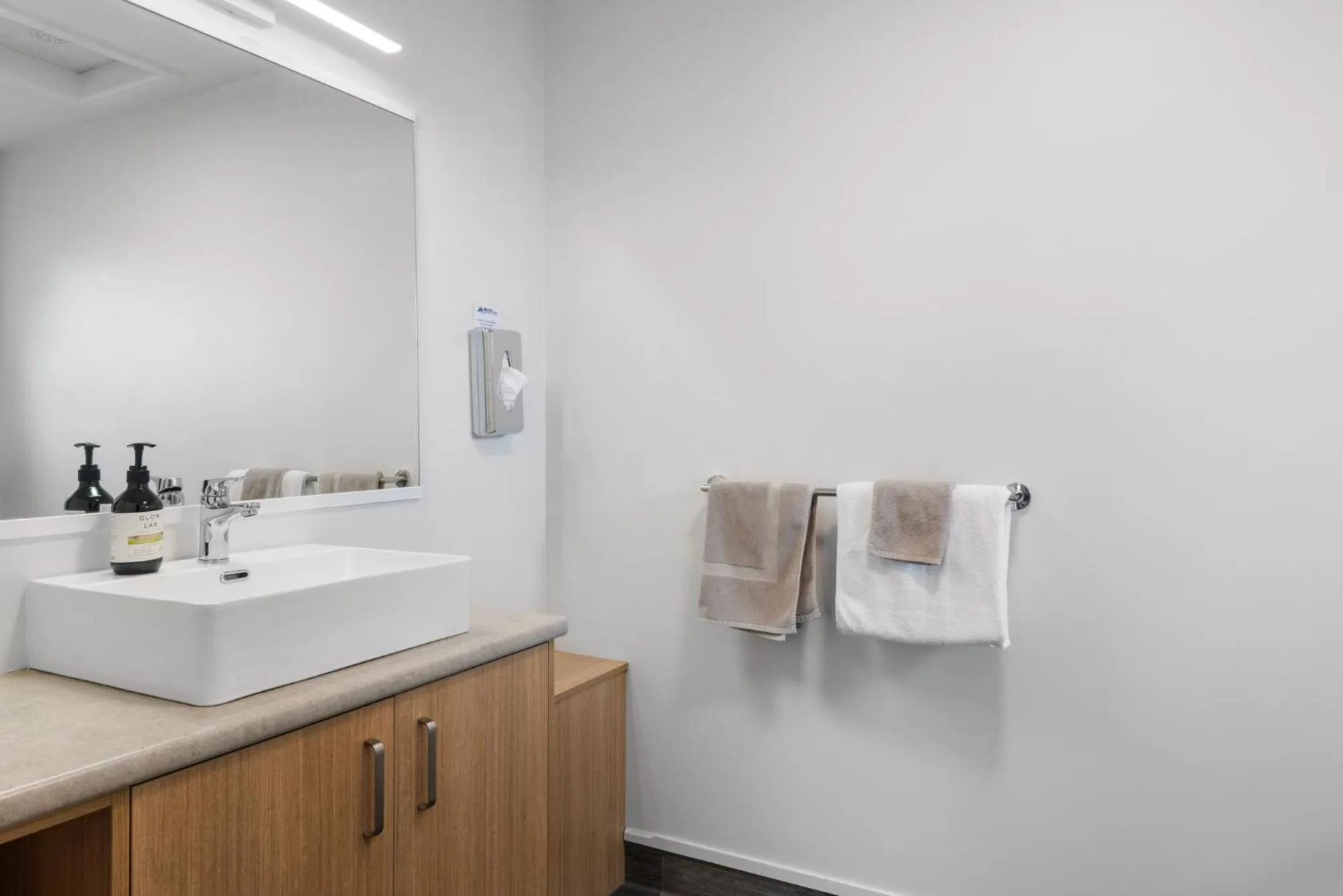 Bathroom in Panorama Motor Lodge