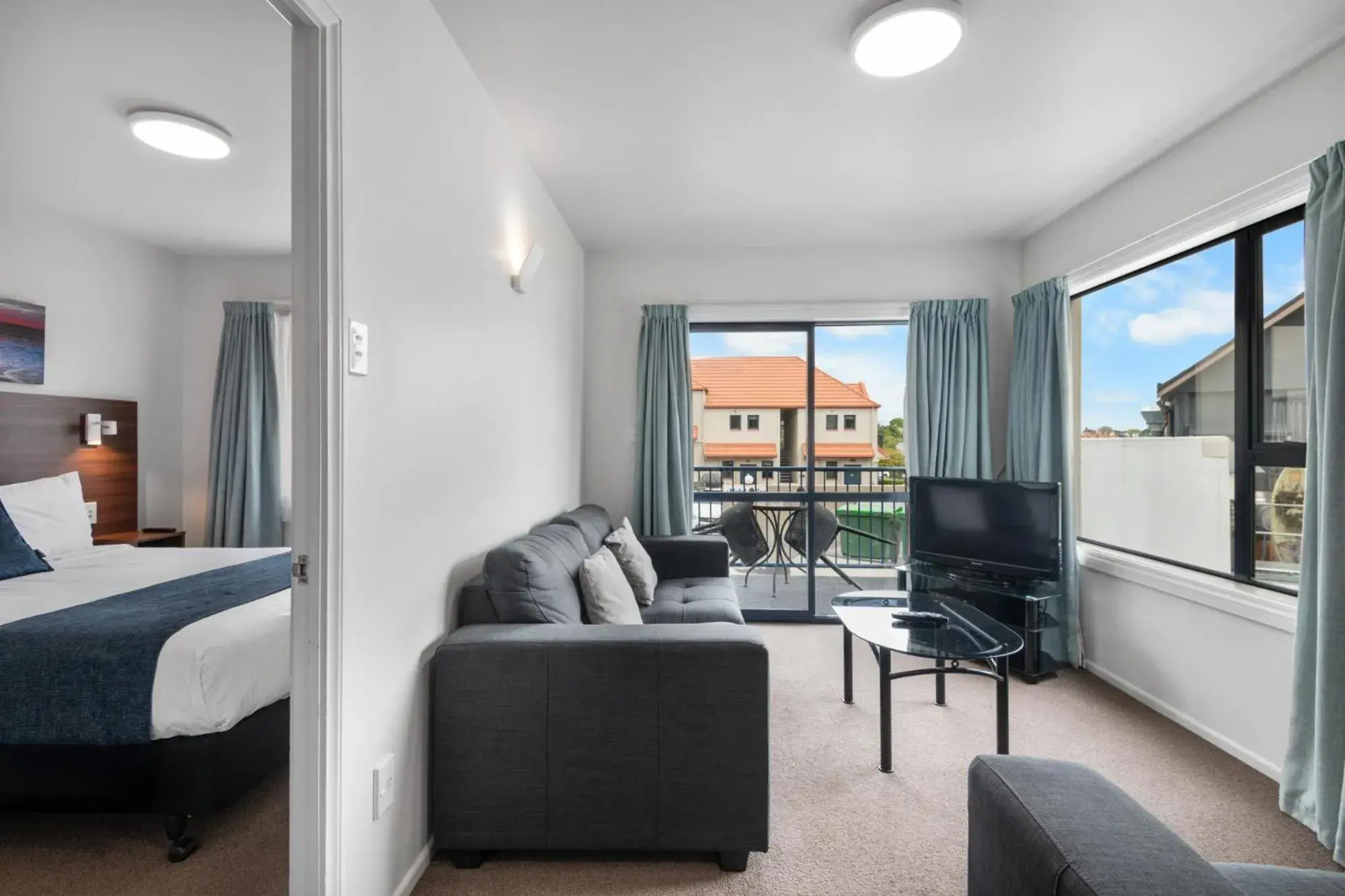 Deluxe One-Bedroom Suite in Panorama Motor Lodge Deluxe One-Bedroom Suite in Panorama Motor Lodge