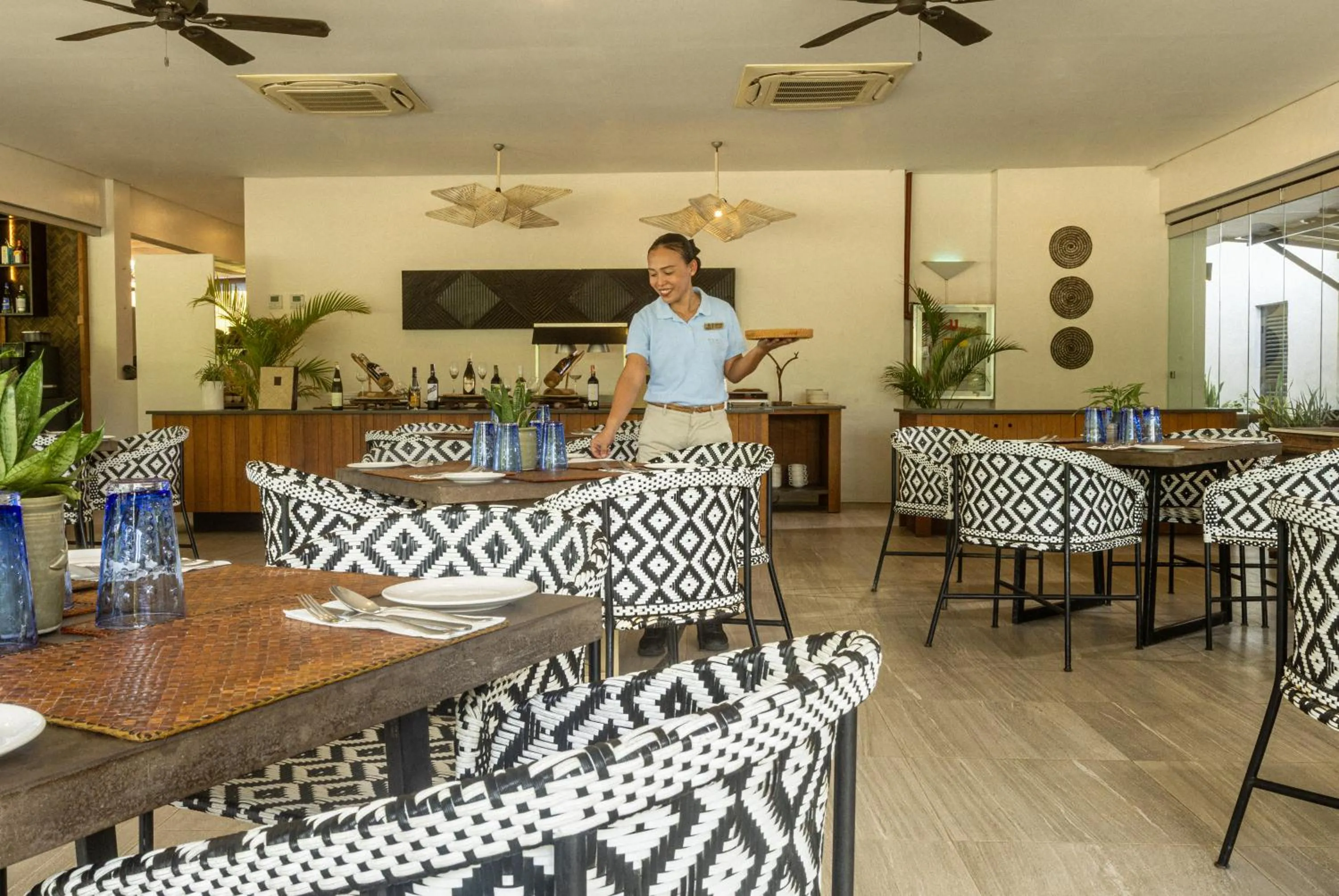 Restaurant/places to eat in Huni Lio