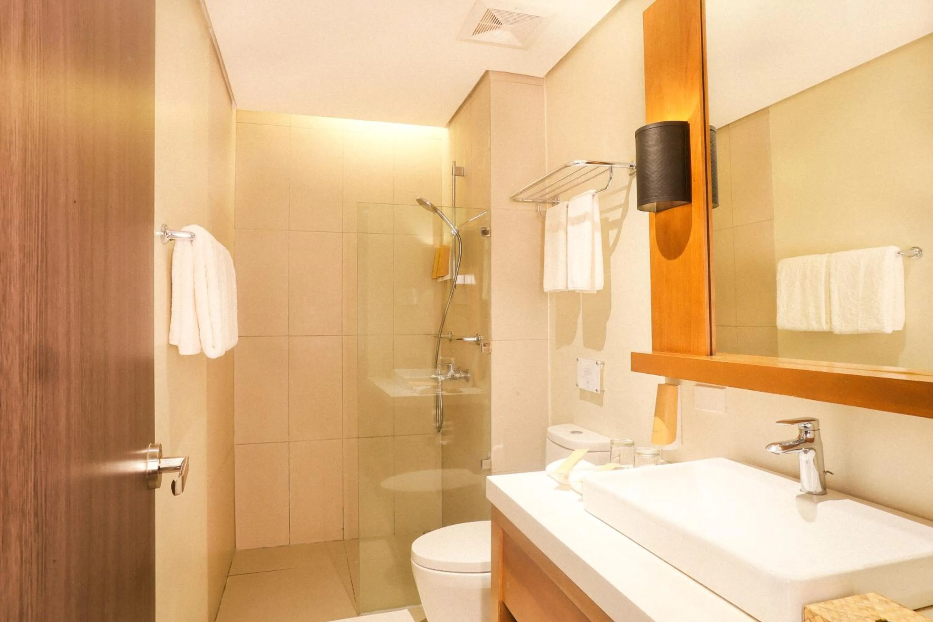 Bathroom, Bed in Huni Lio