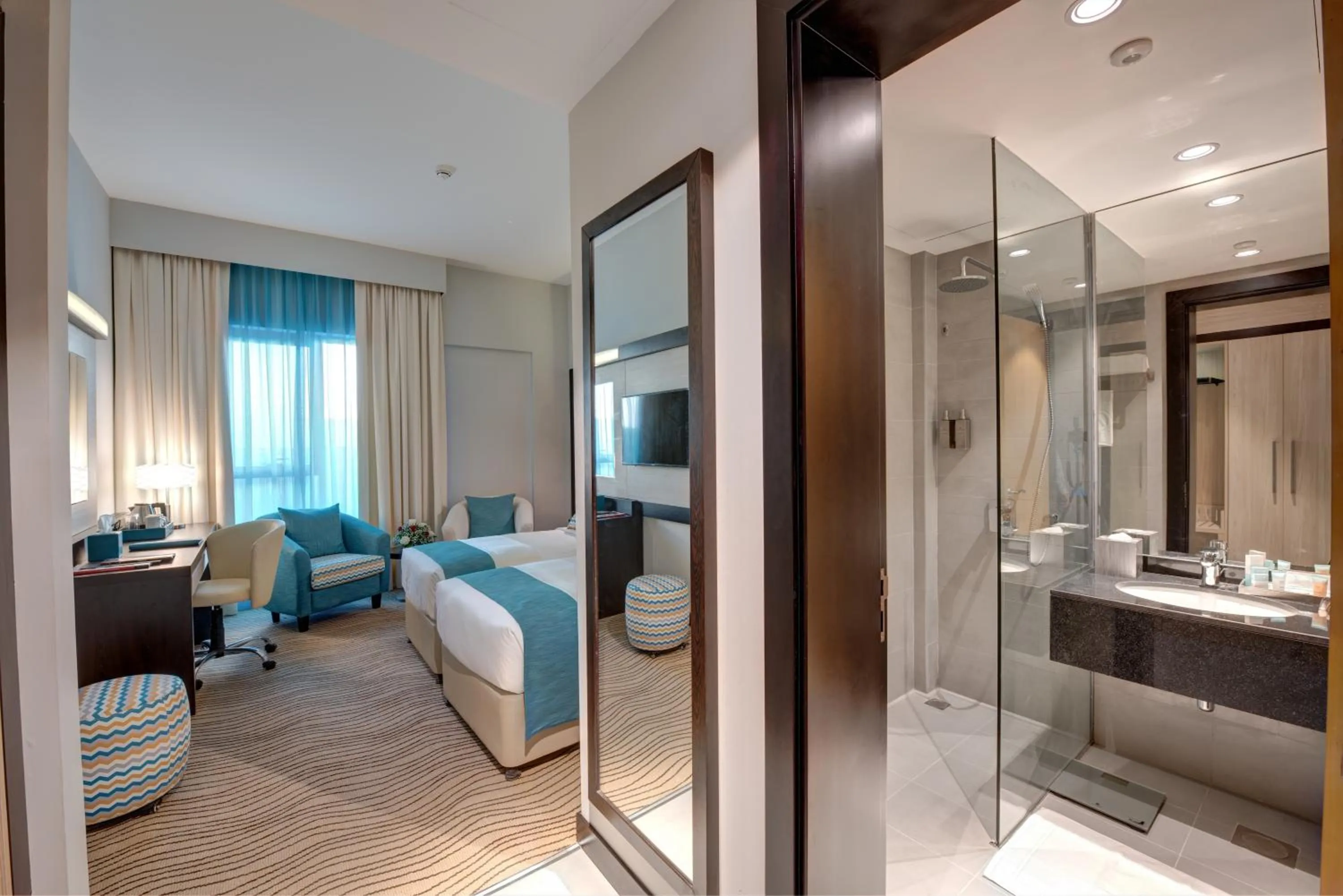 Photo of the whole room, Bed in City Avenue Hotel