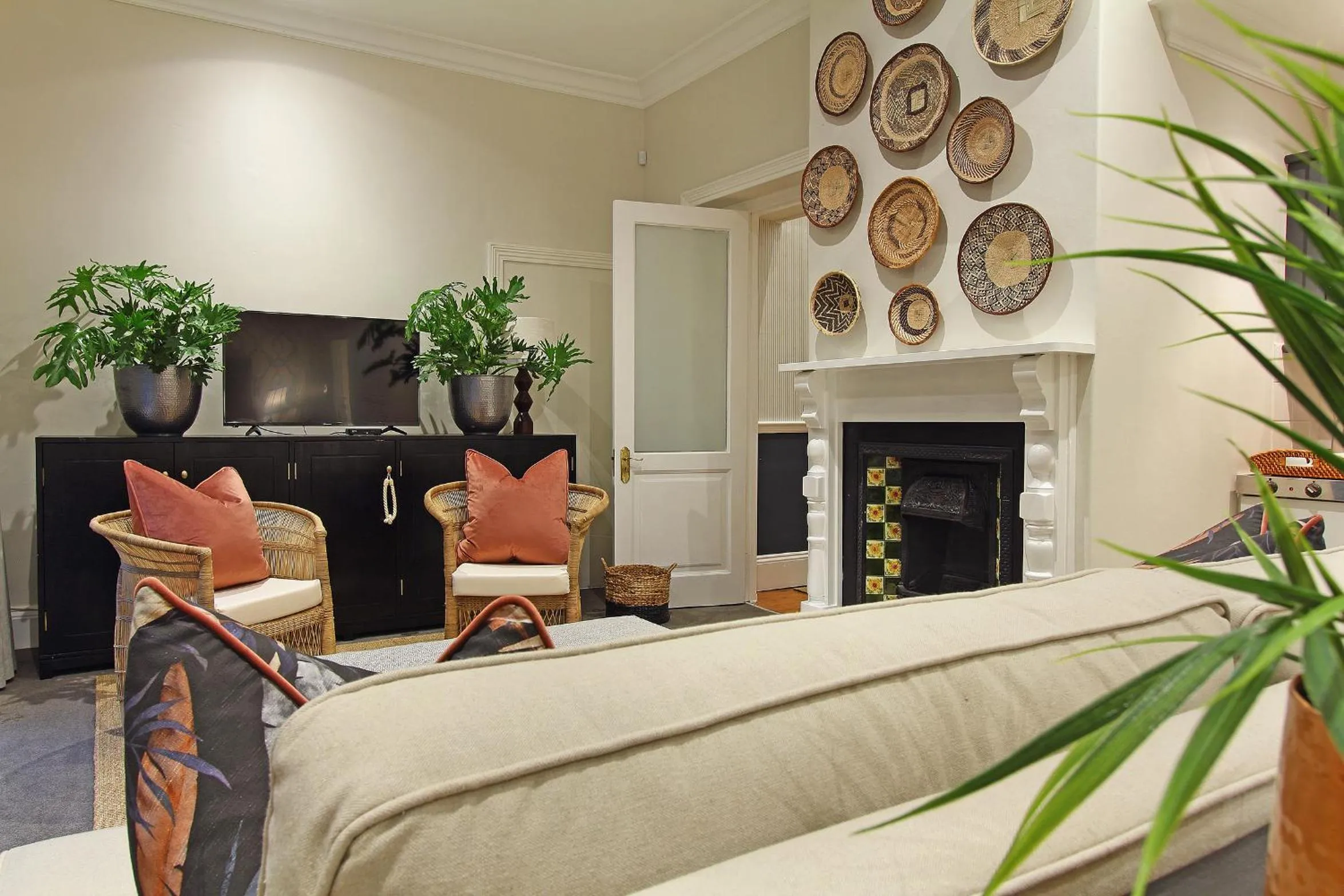 Seating area, Bed in Stellenbosch Manor