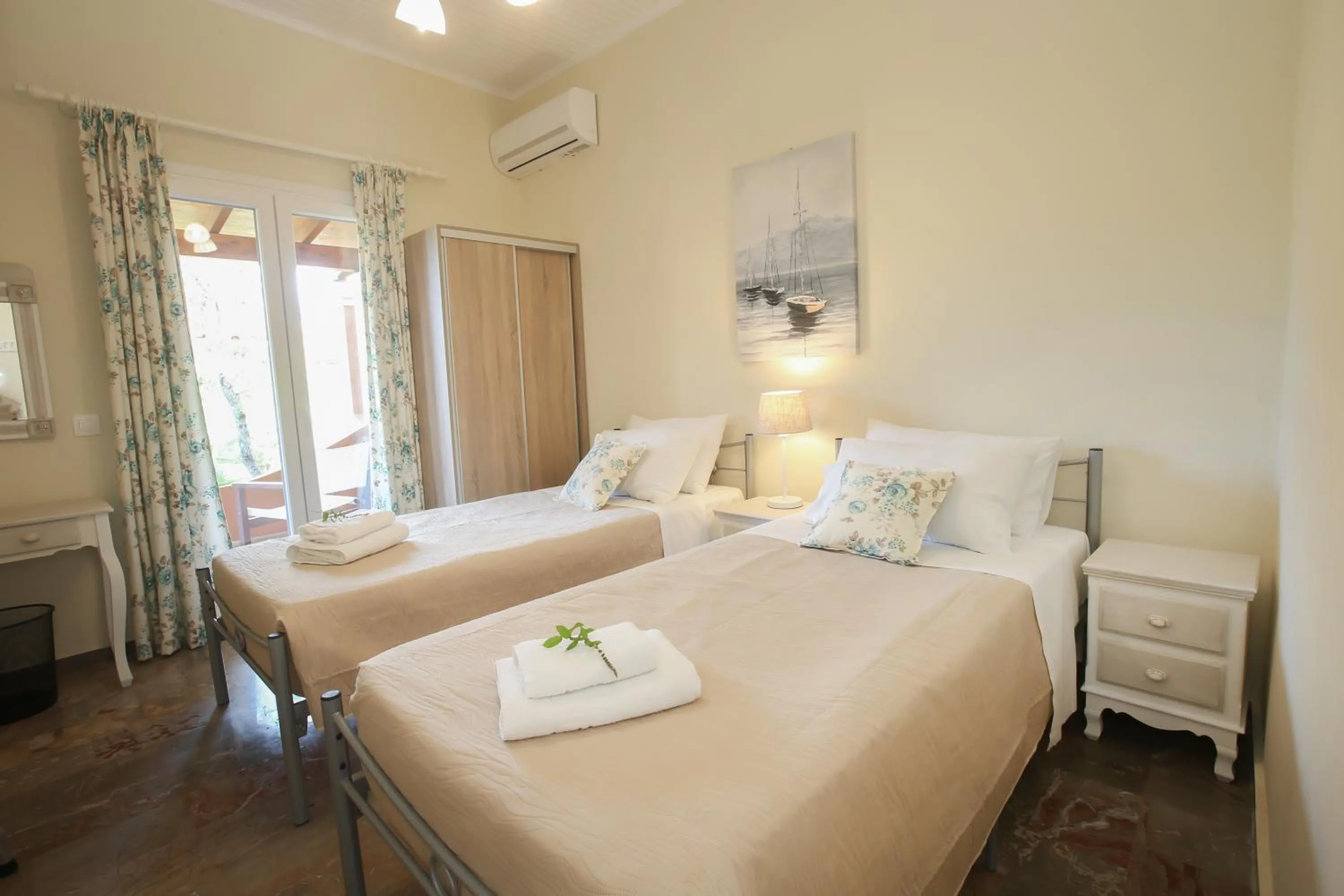 Bedroom, Bed in Navigator Villas - Houses