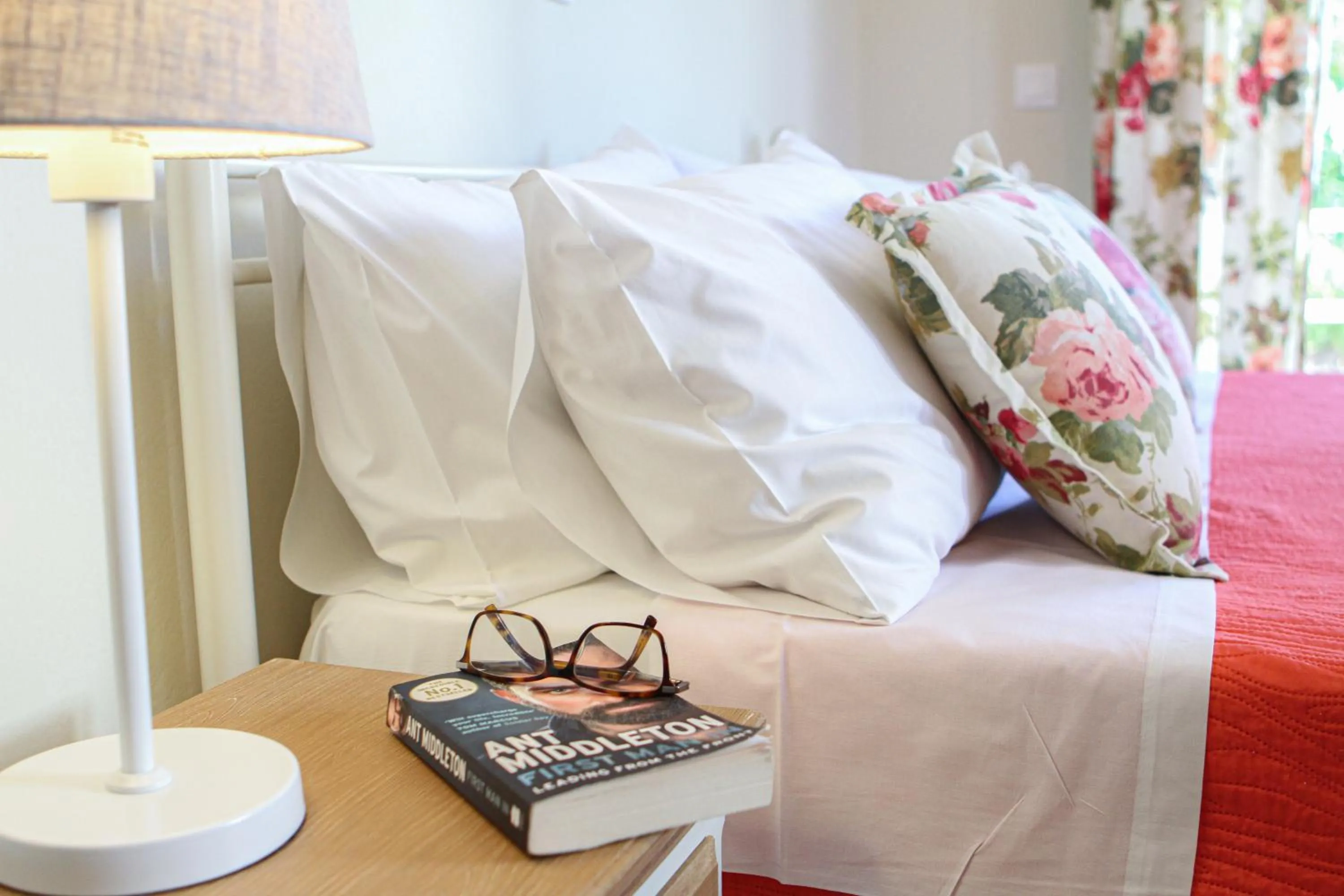 Decorative detail, Bed in Navigator Villas - Houses