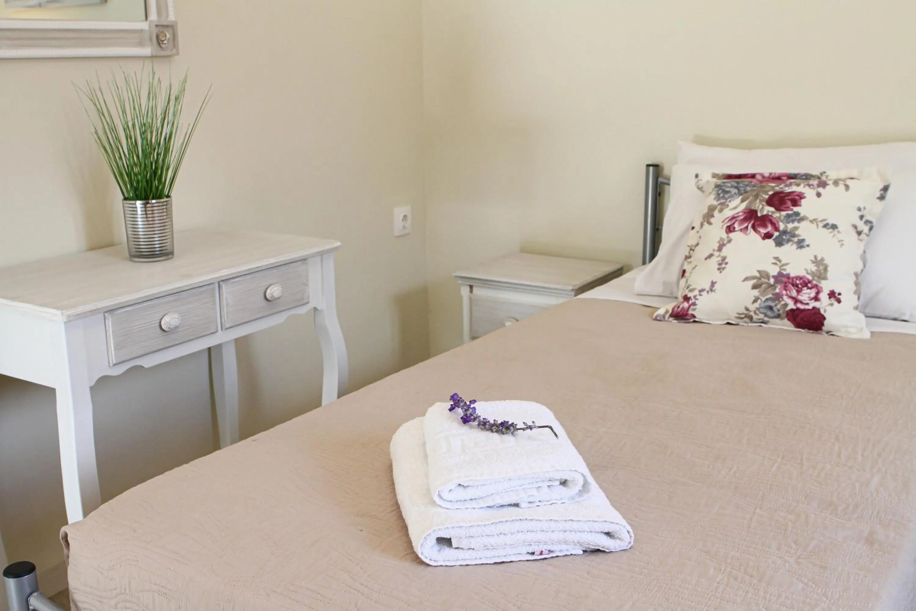 Bedroom, Bed in Navigator Villas - Houses