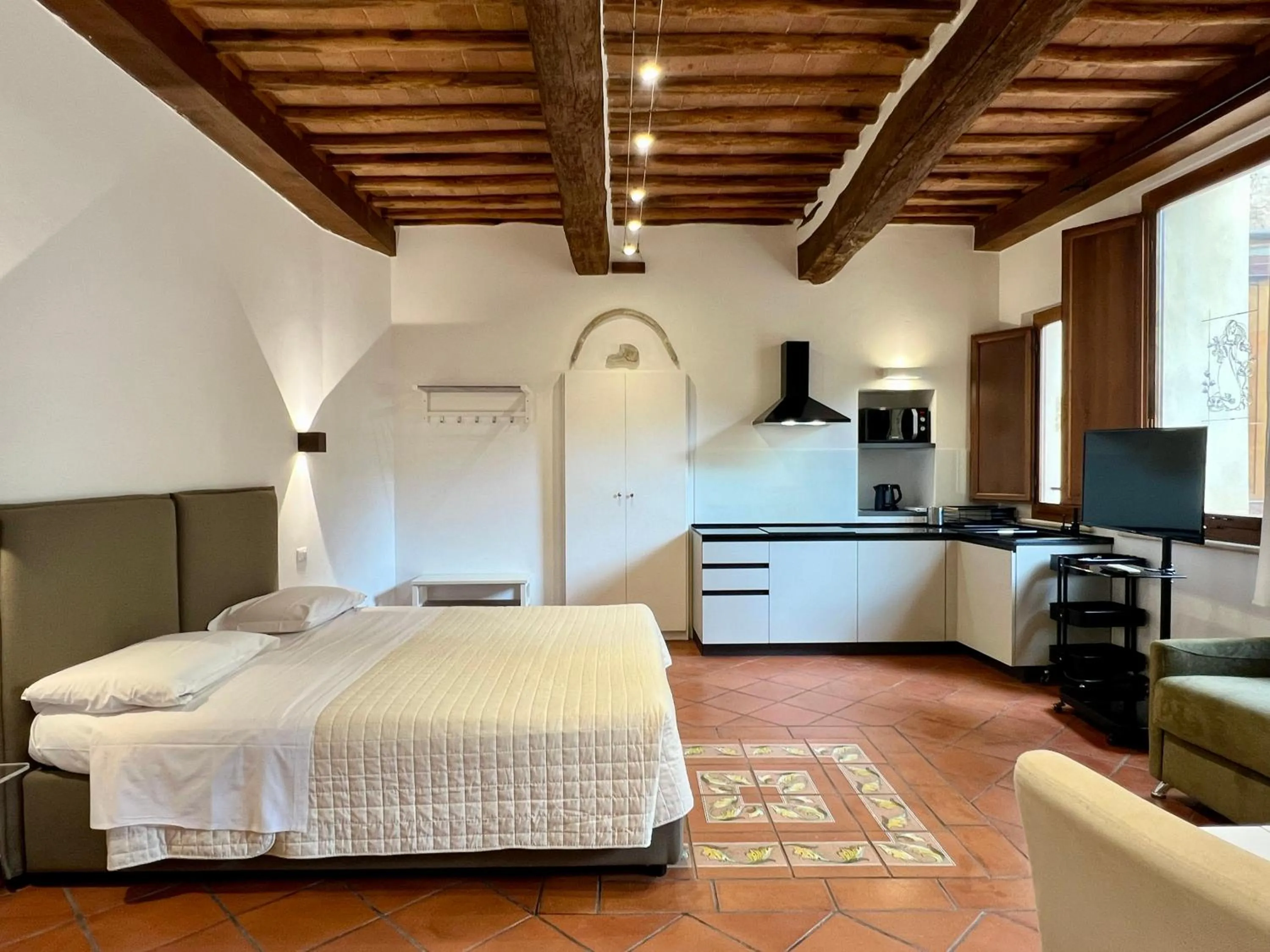 TV and multimedia, Bed in Regis Condo