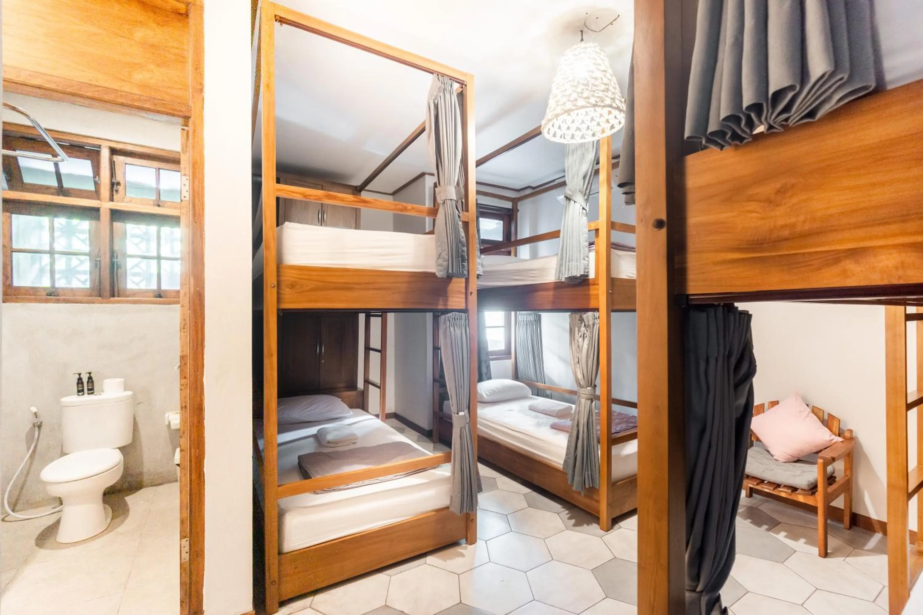 Shower, Bed in Interconnection Hostel