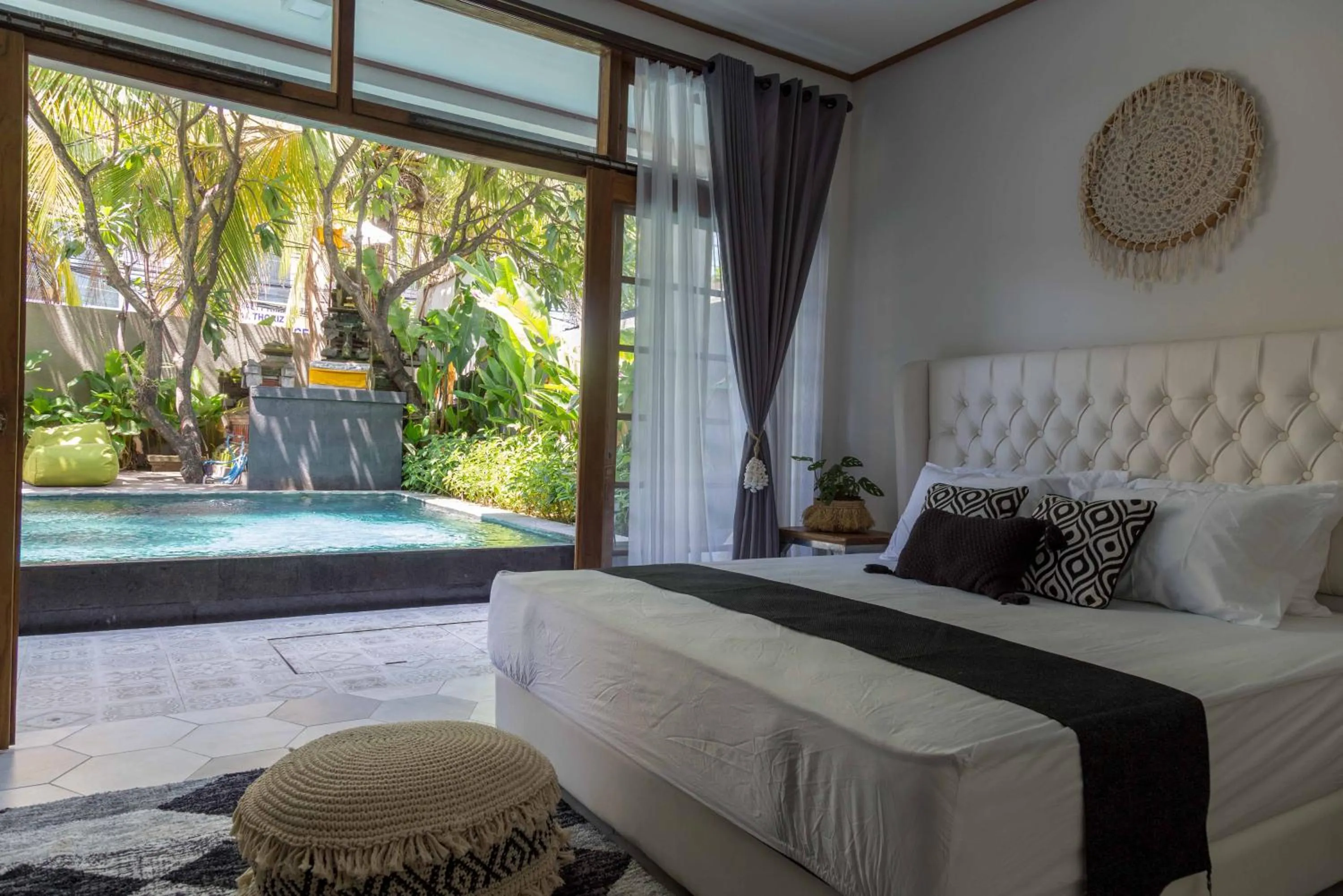 View (from property/room), Bed in Interconnection Hostel