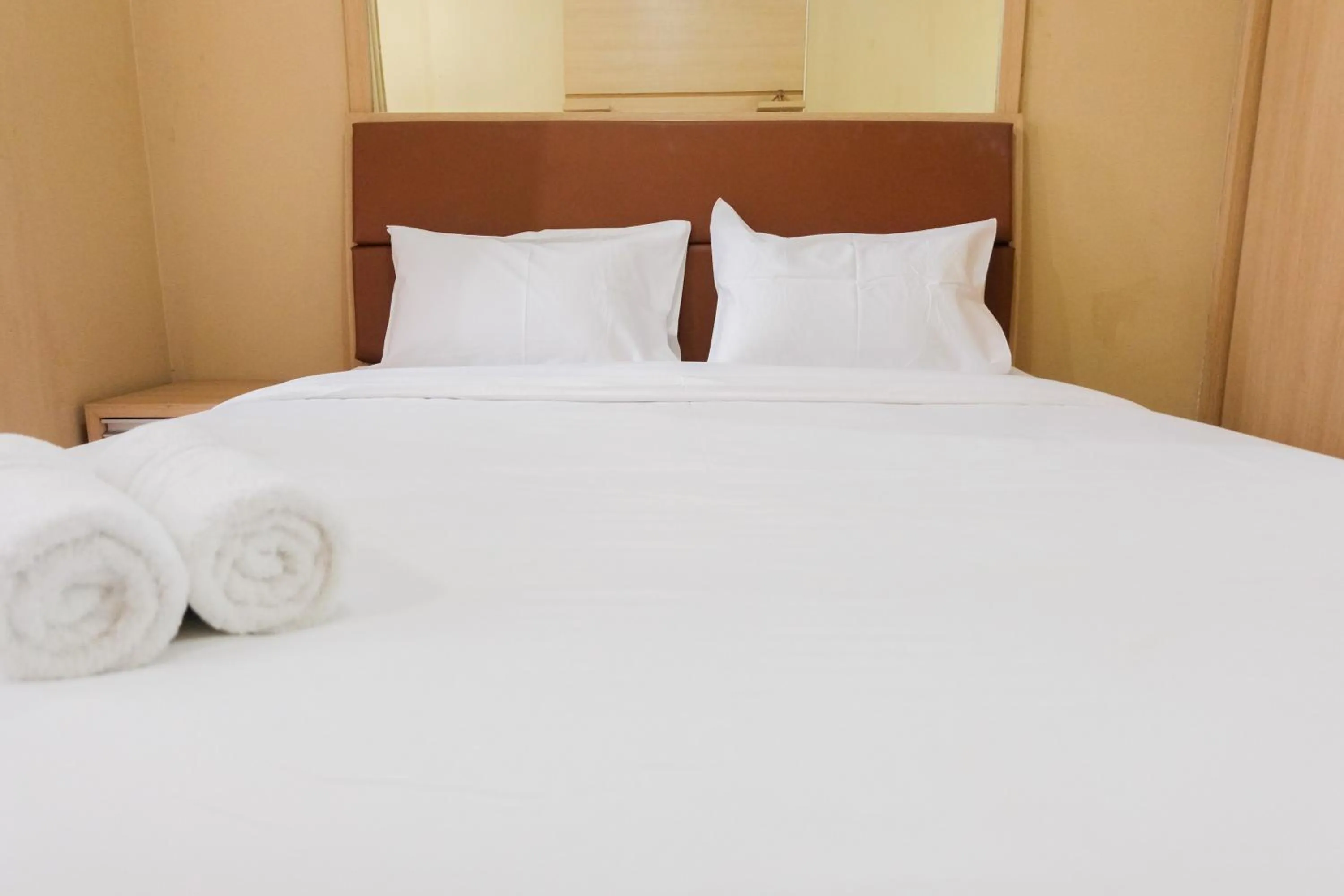 Bed in Minimalist Studio Room Great Western Resort Apartment By Travelio