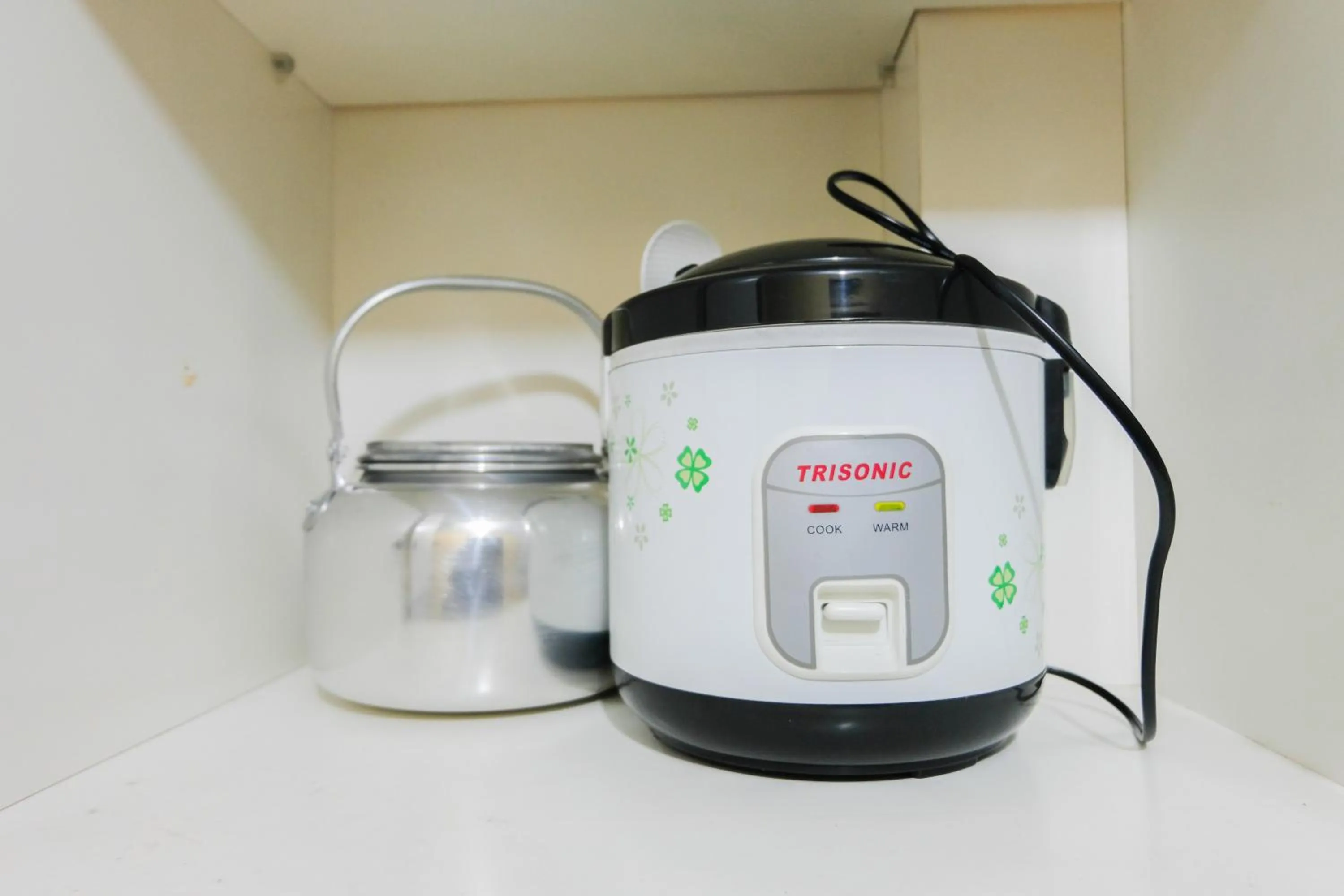 Minimalist Studio Room Great Western Resort Apartment By Travelio