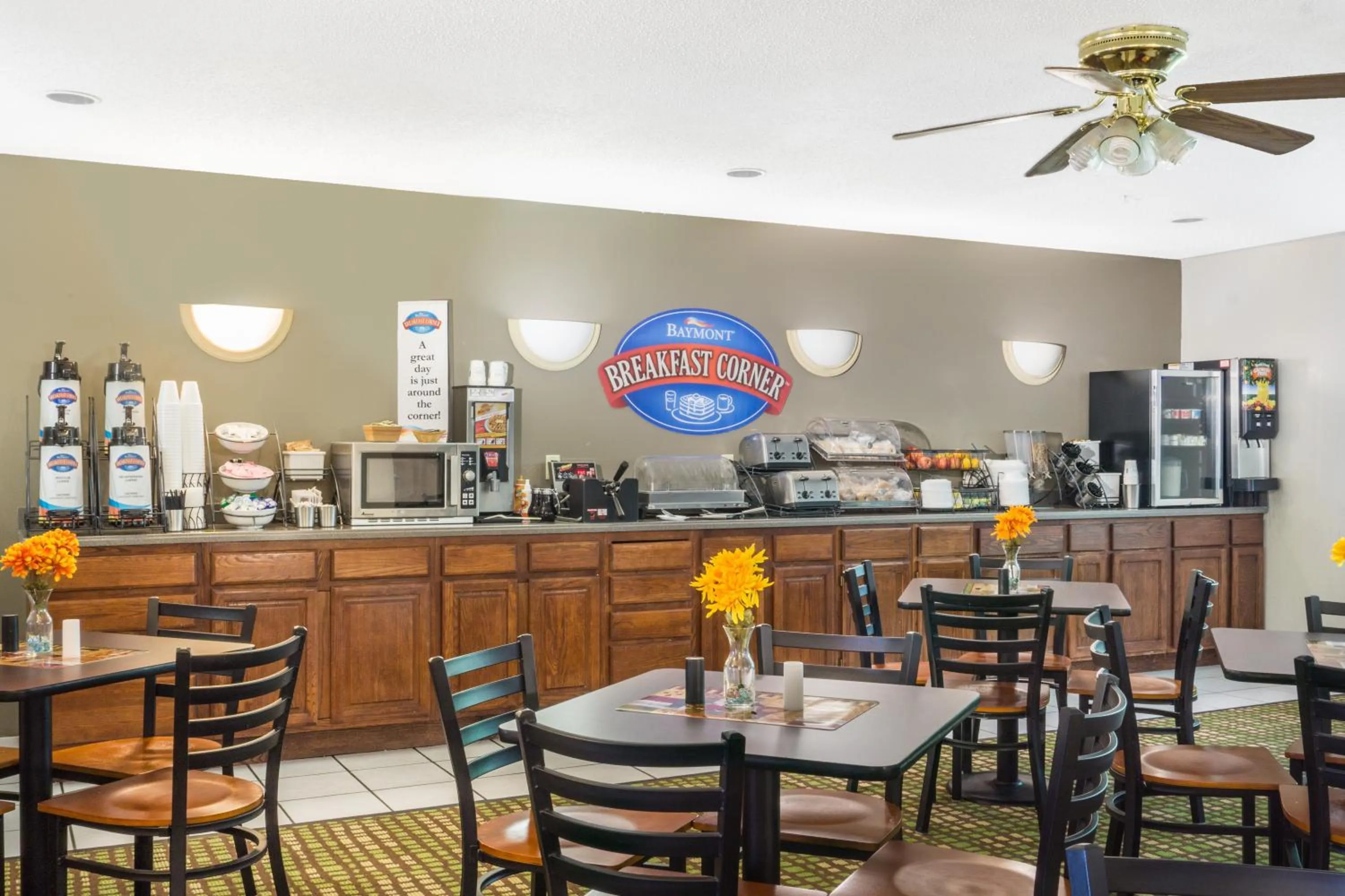 Coffee/tea facilities in Baymont by Wyndham Piqua