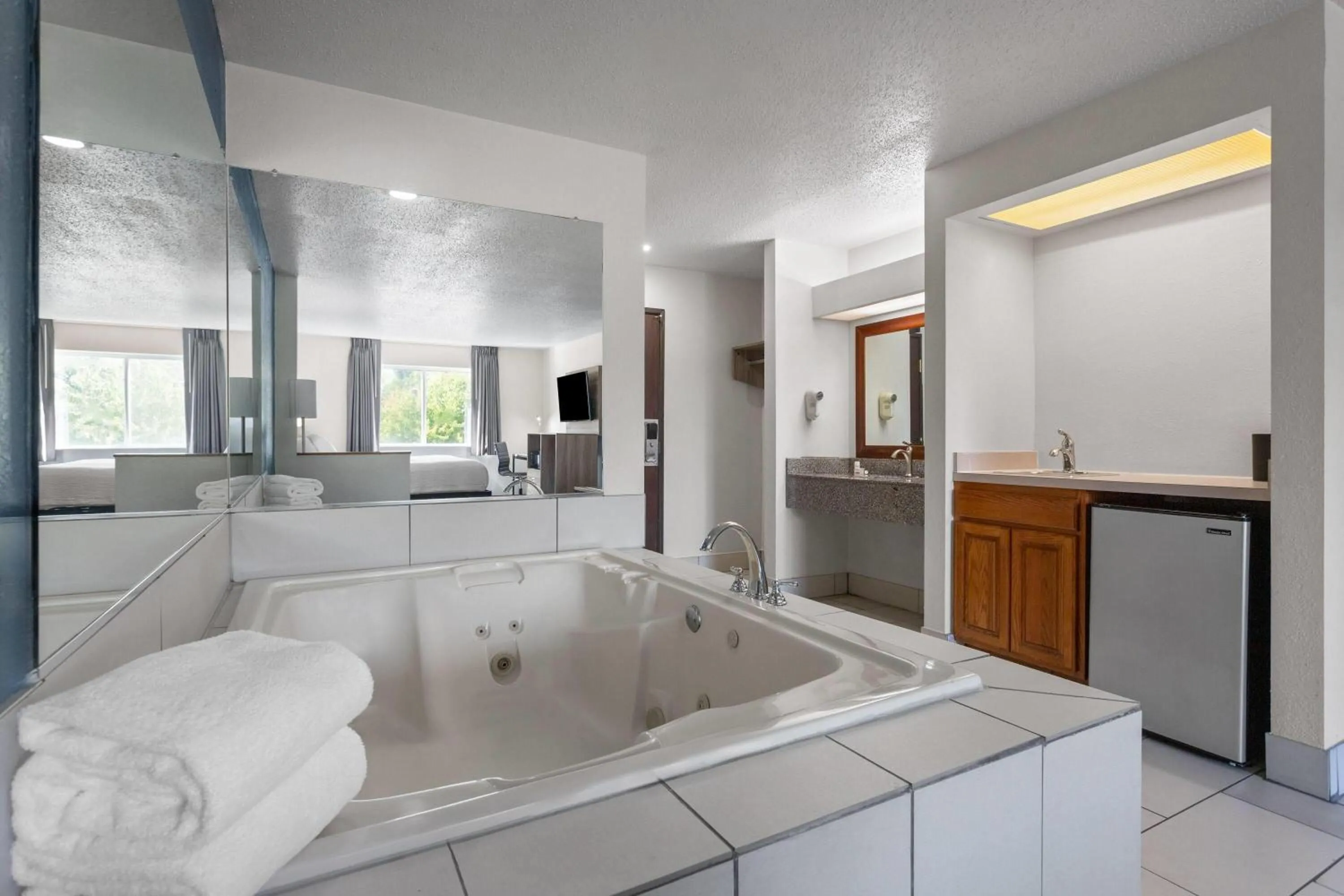 Bath in Baymont by Wyndham Piqua