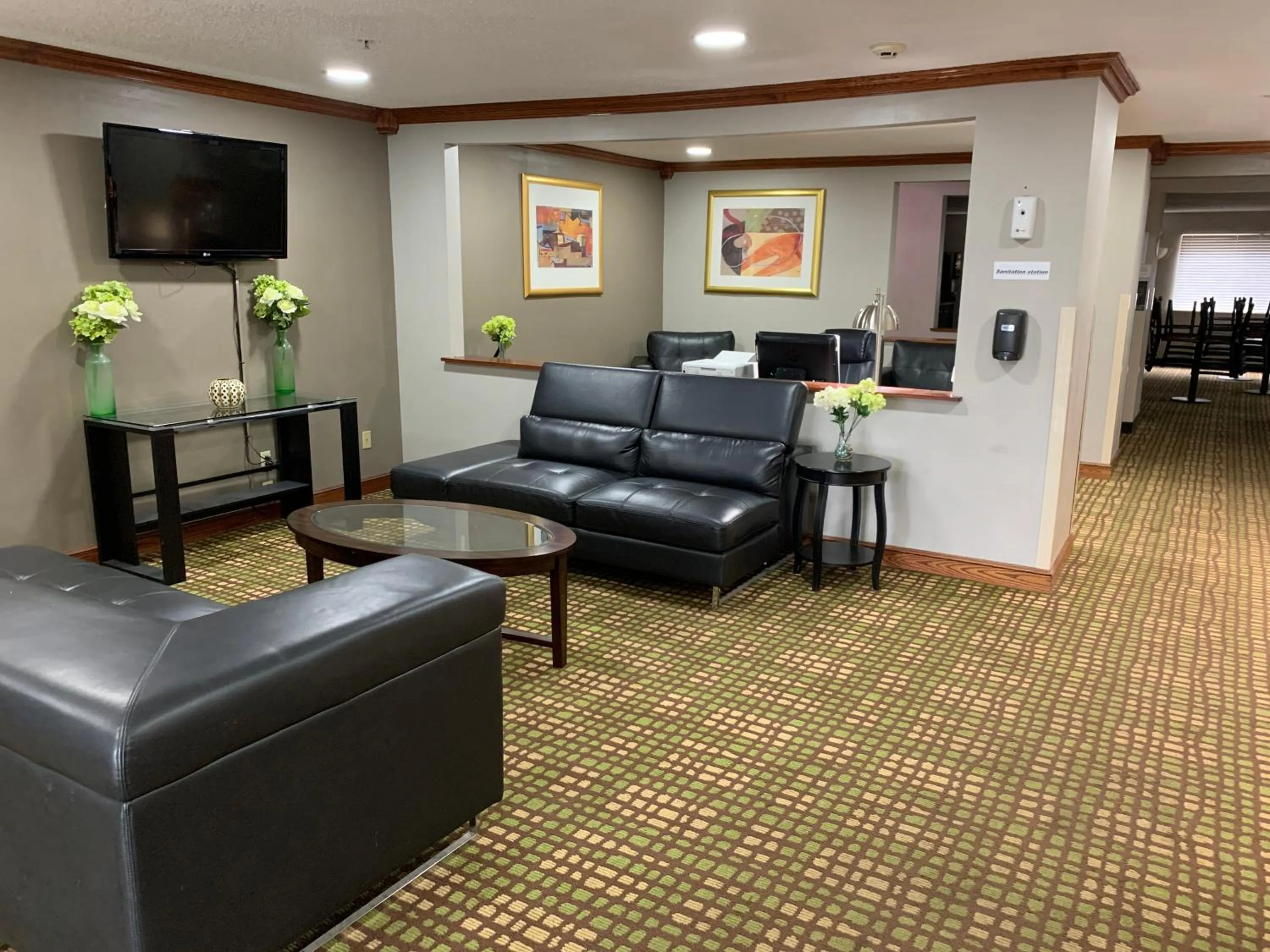 Seating area in Baymont by Wyndham Piqua