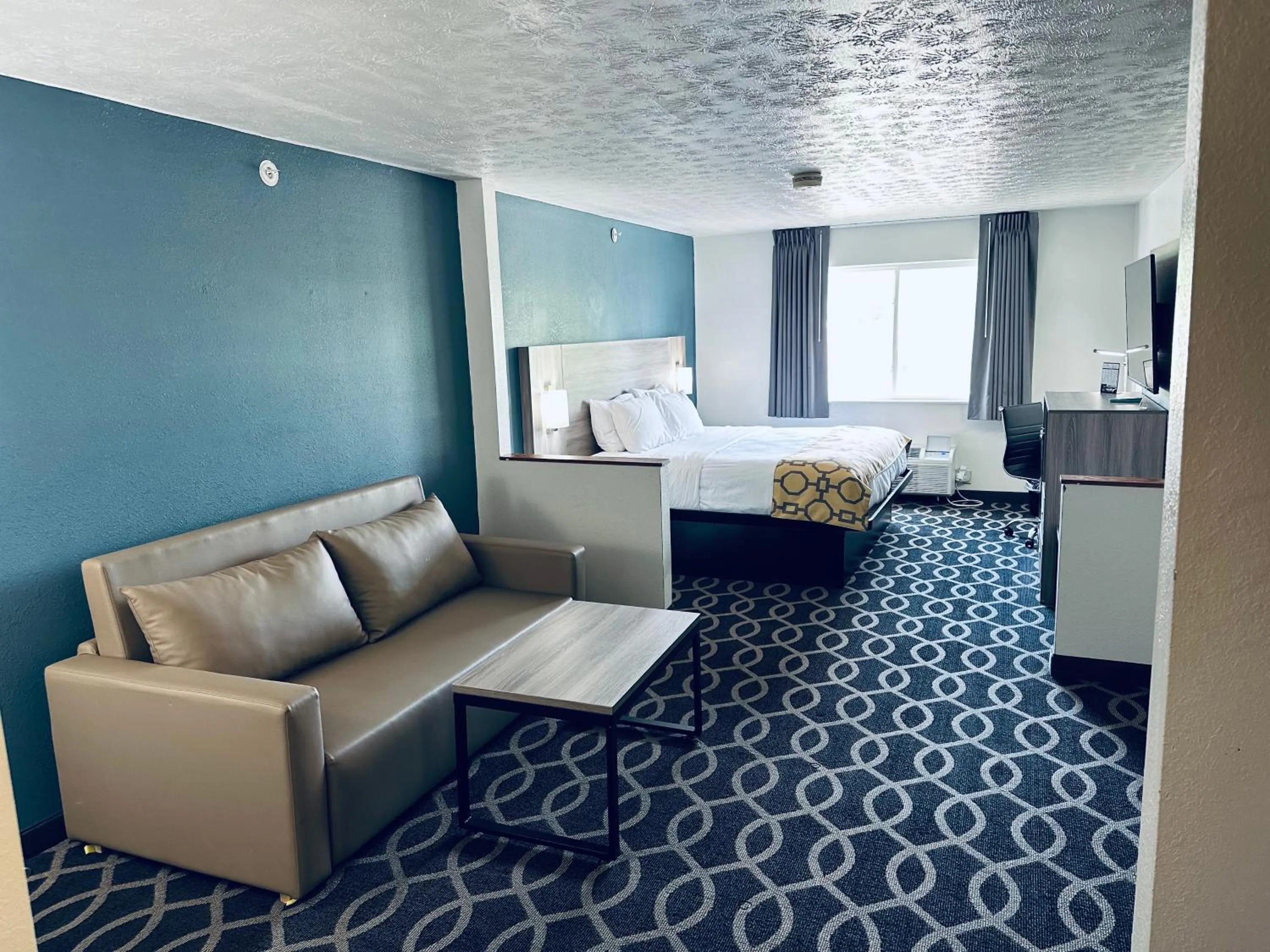 Bedroom, Bed in Baymont by Wyndham Piqua