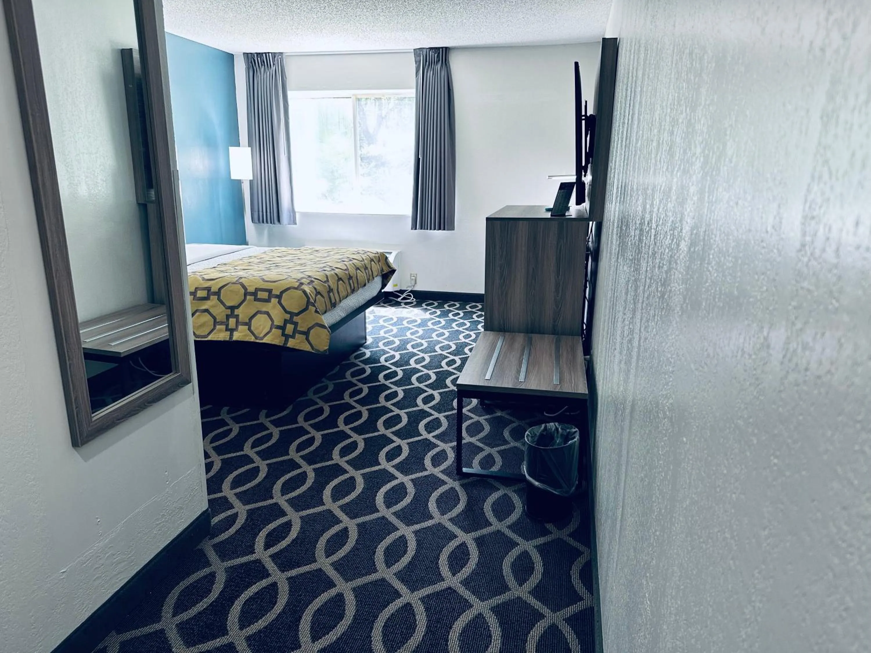 Bedroom, Bed in Baymont by Wyndham Piqua