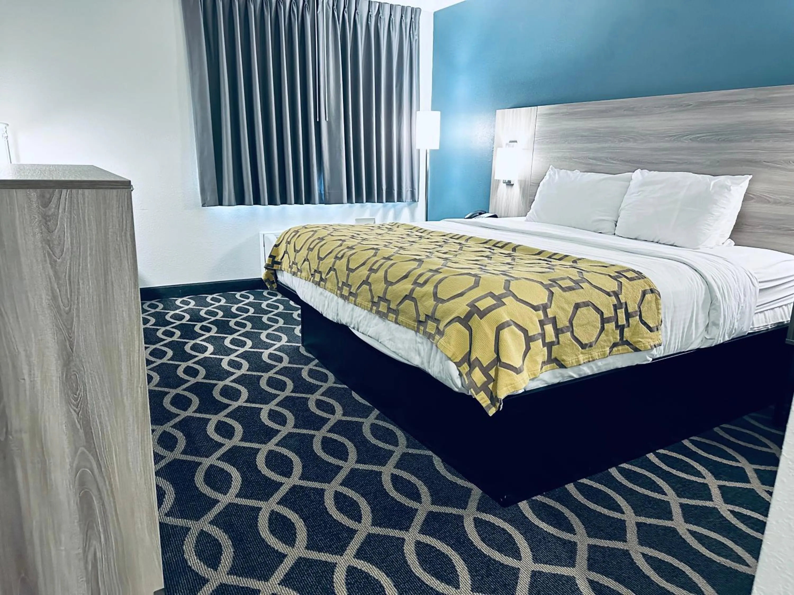 Bedroom, Bed in Baymont by Wyndham Piqua