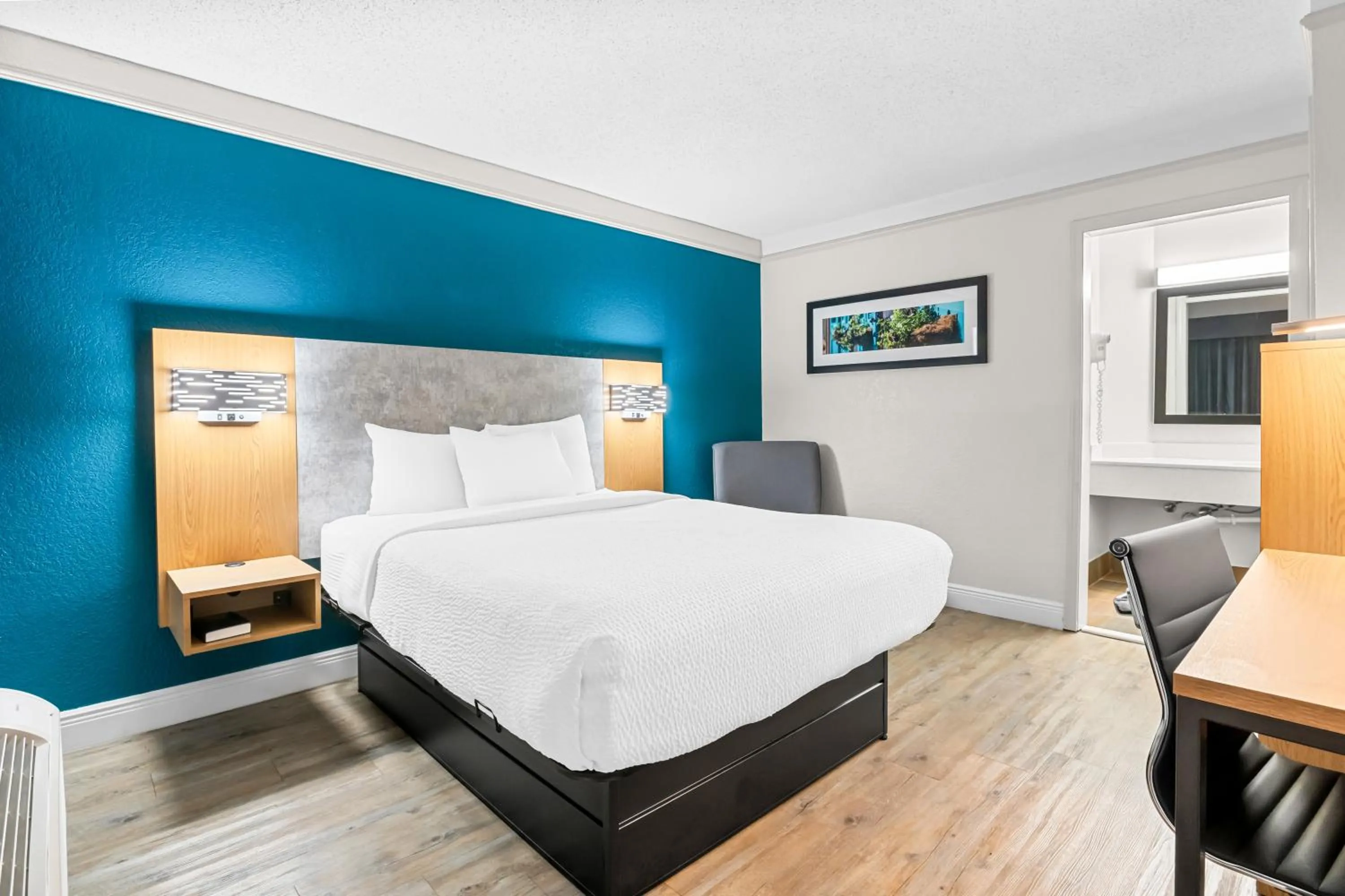 Bed in Quality Inn Slidell I-10