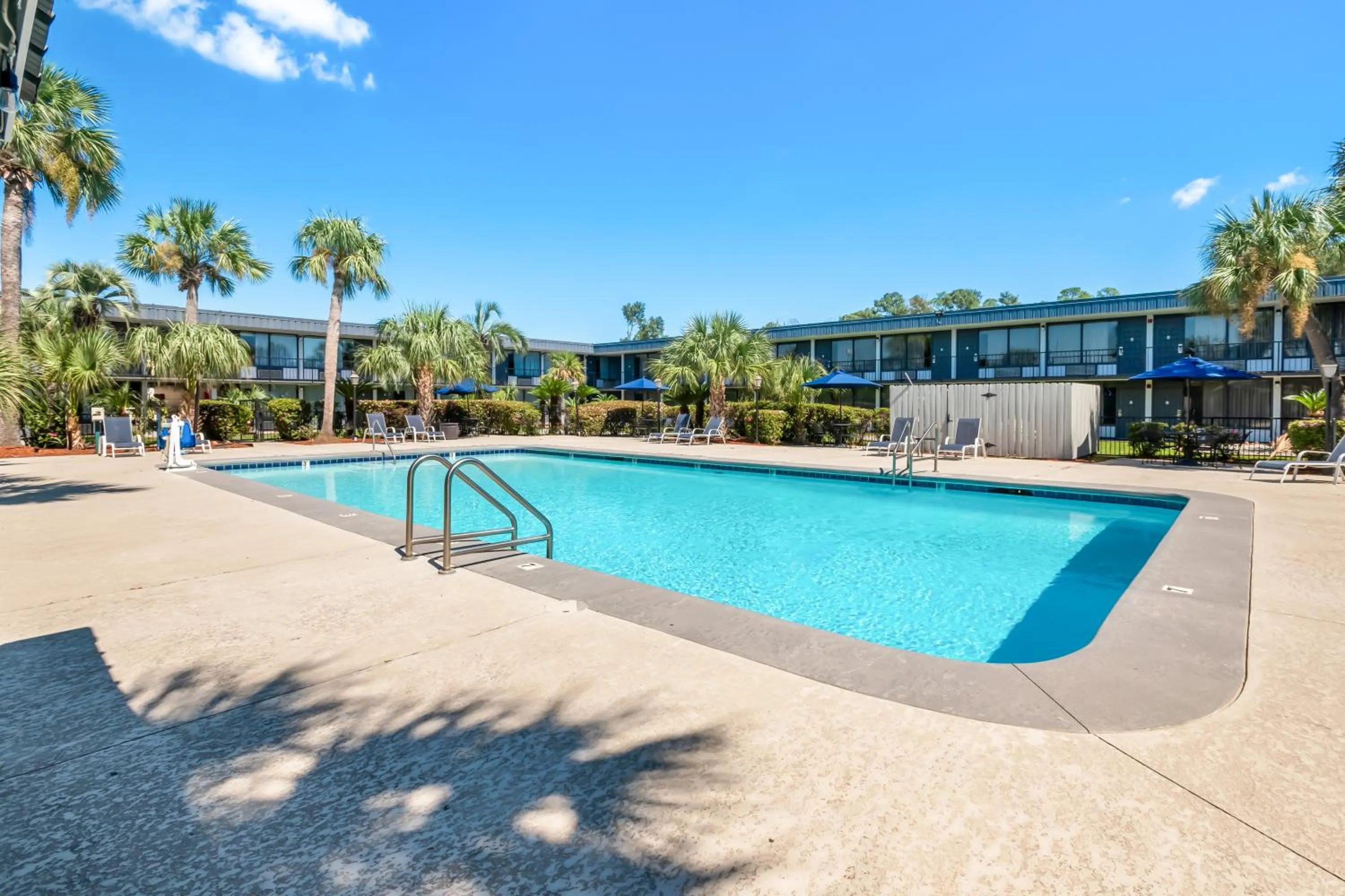 Swimming pool in Quality Inn Slidell I-10