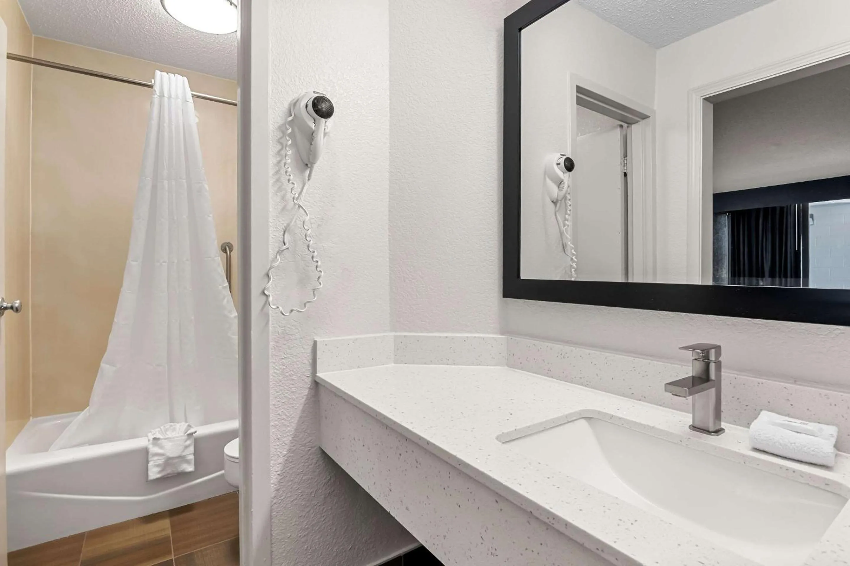 Bedroom in Quality Inn Slidell I-10