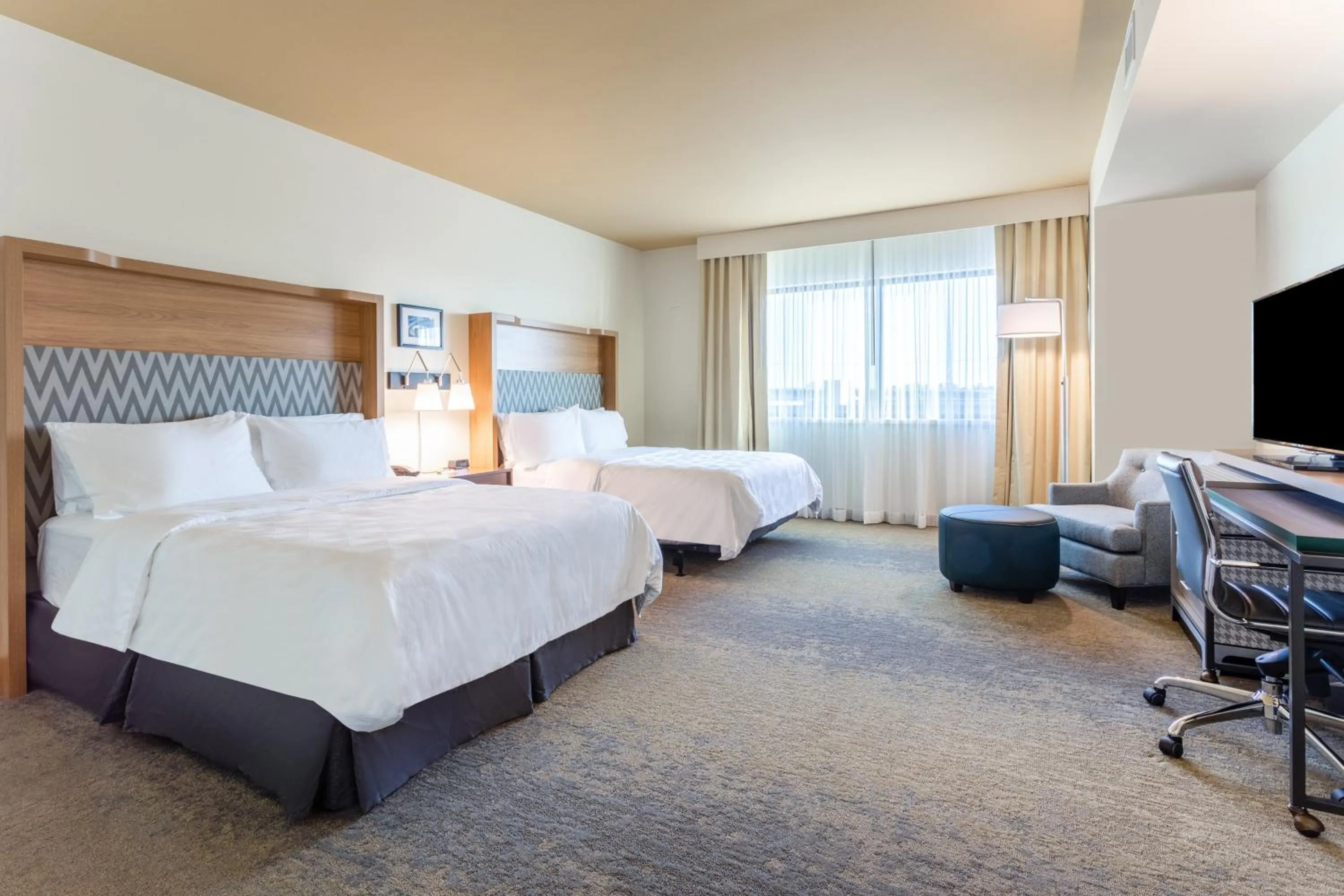 Photo of the whole room, Bed in Holiday Inn & Suites Cedar Falls-Waterloo Event Ctr by IHG