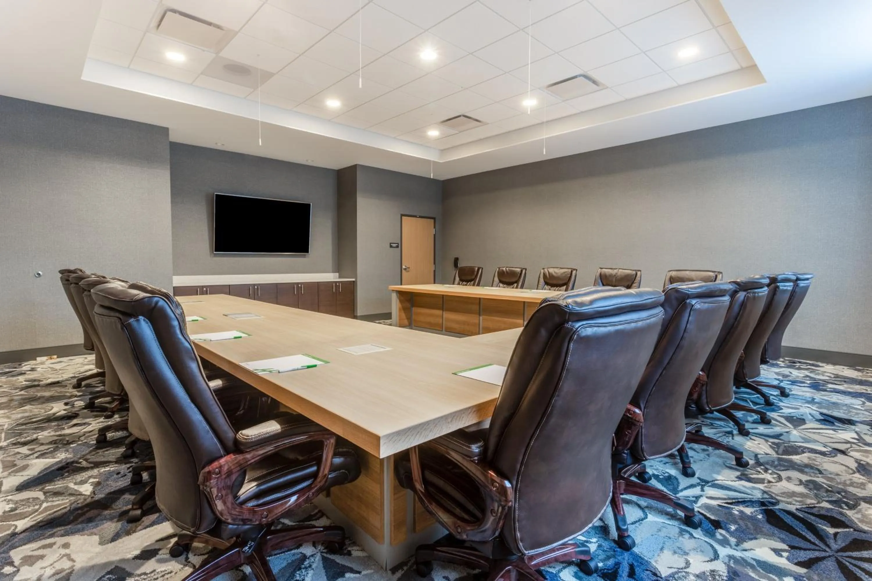 Meeting/conference room in Holiday Inn & Suites Cedar Falls-Waterloo Event Ctr by IHG
